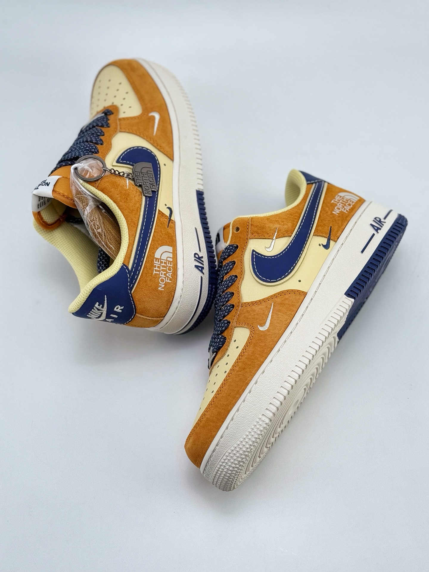 Nike Air Force 1 Low 07 x The North Face 黄橙蓝三小钩满天星  DM6868-053