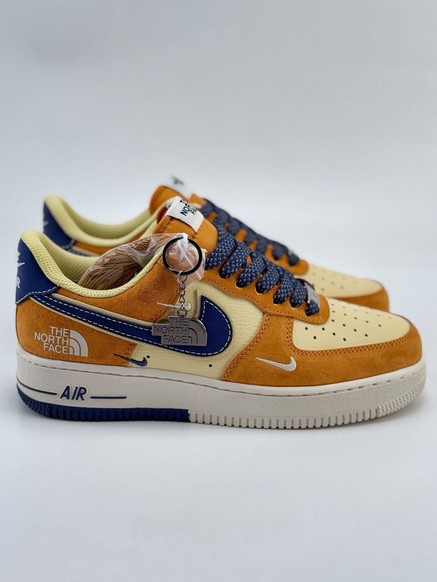 Nike Air Force 1 Low 07 x The North Face 黄橙蓝三小钩满天星  DM6868-053