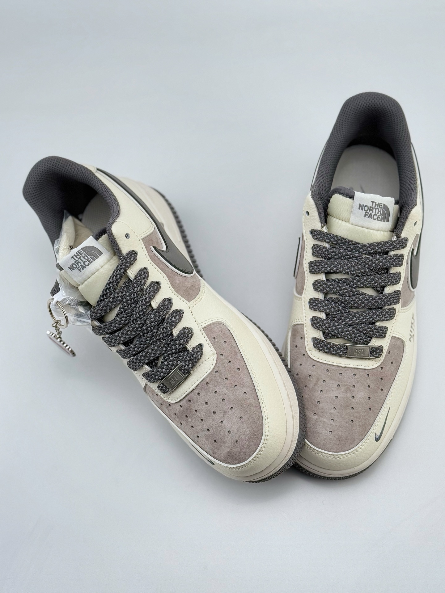 Nike Air Force 1 Low 07 x Supreme 白灰小钩满天星  DM6868-056