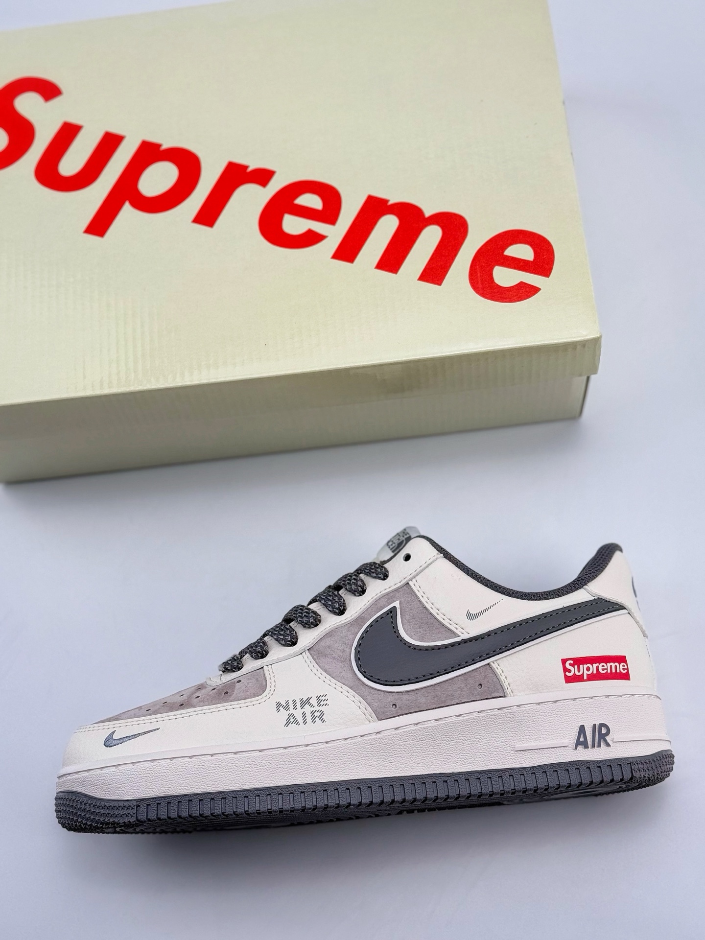Nike Air Force 1 Low 07 x Supreme 白灰小钩满天星  DM6868-056