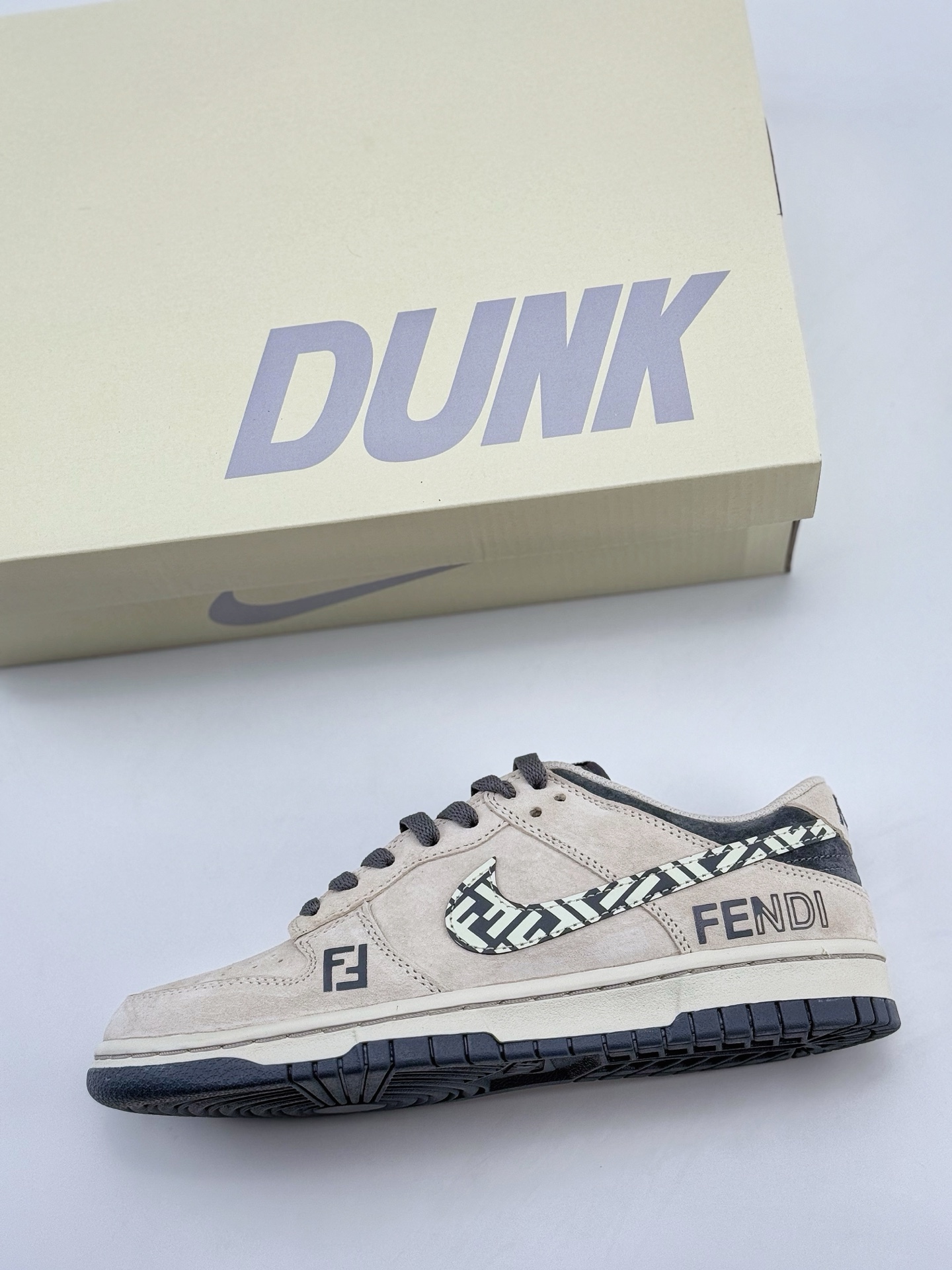 Nike SB Dunk Low x FENDI 白灰印花  DJ2024-046