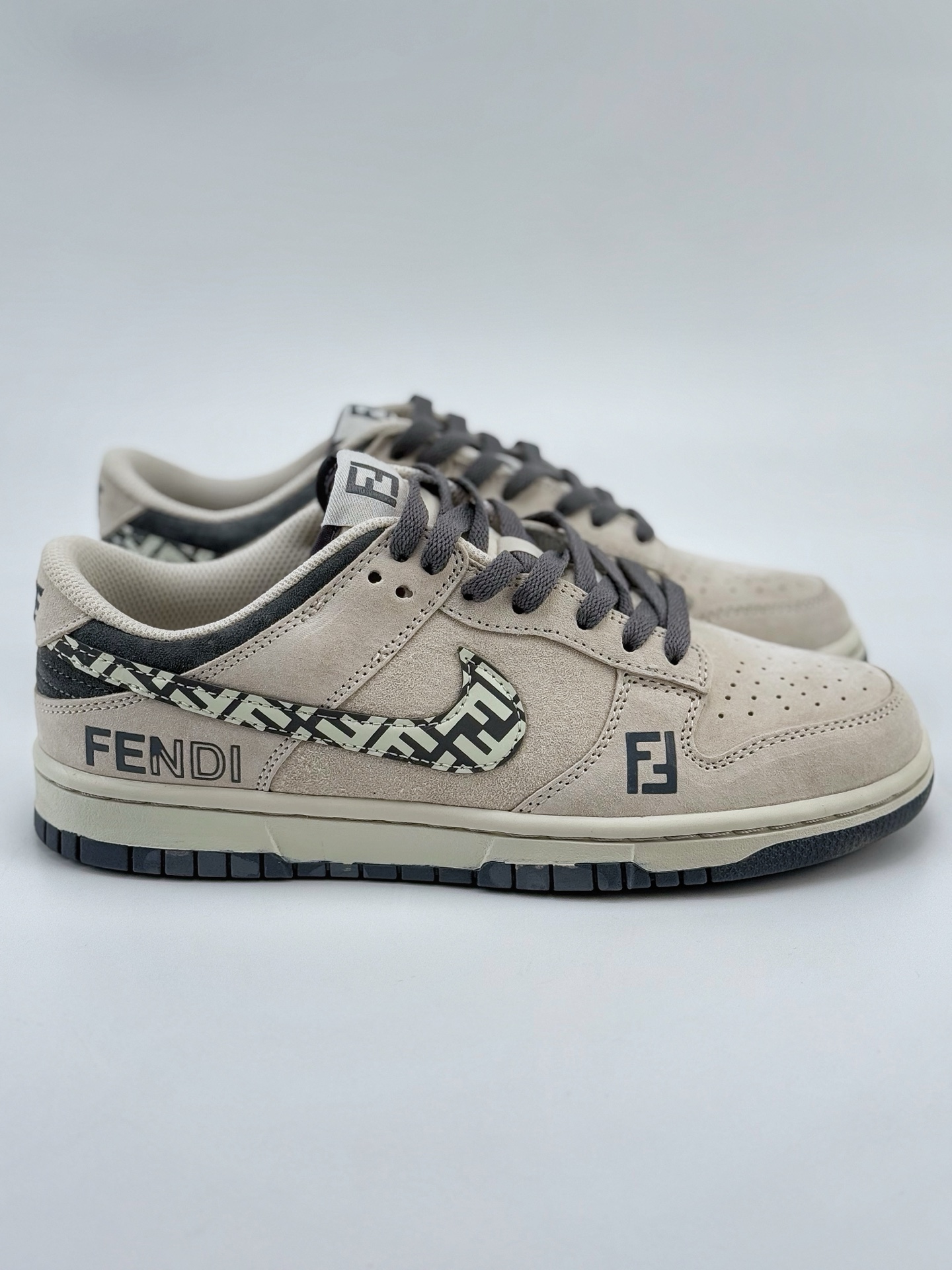 Nike SB Dunk Low x FENDI 白灰印花  DJ2024-046