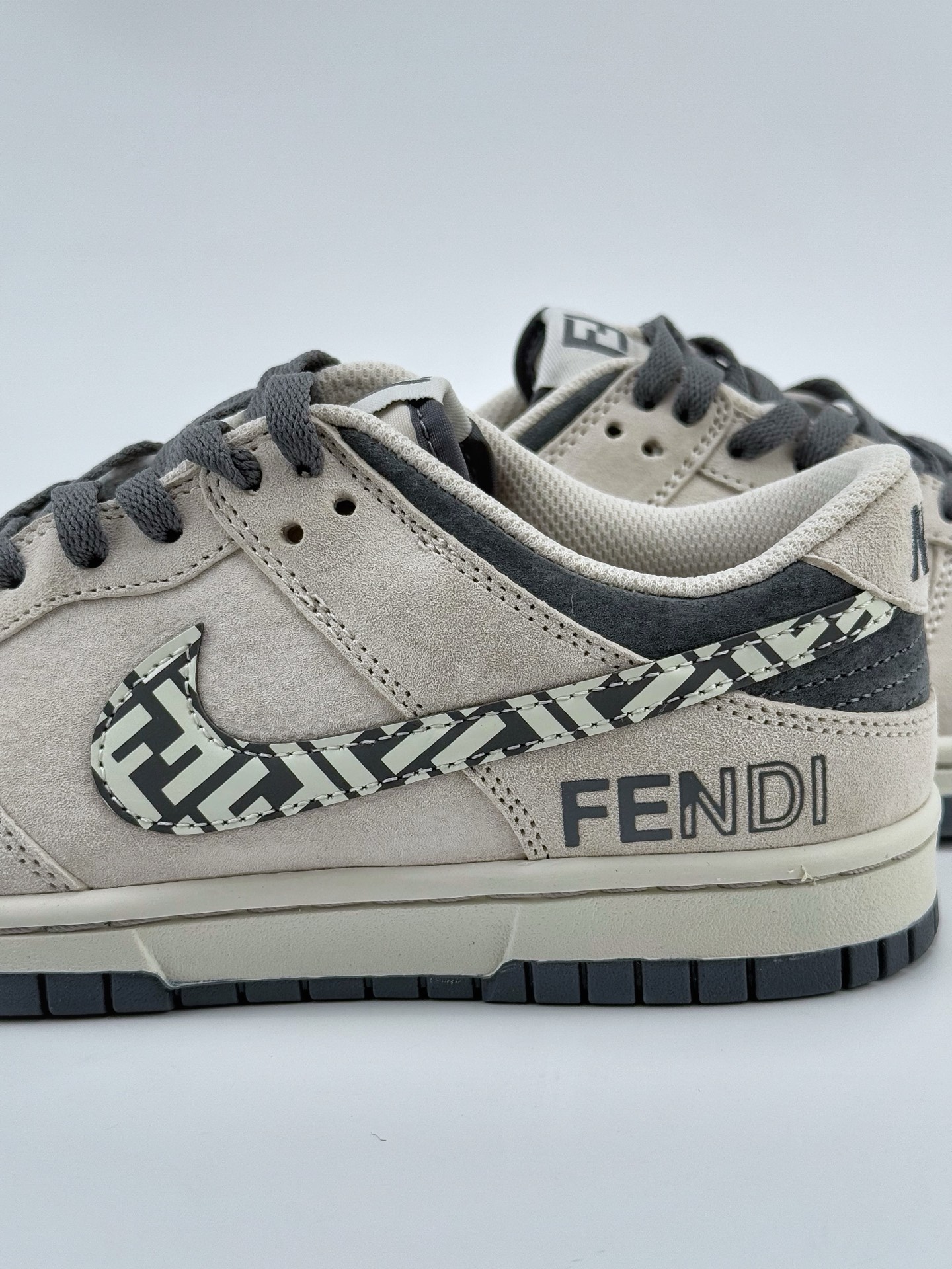 Nike SB Dunk Low x FENDI 白灰印花  DJ2024-046