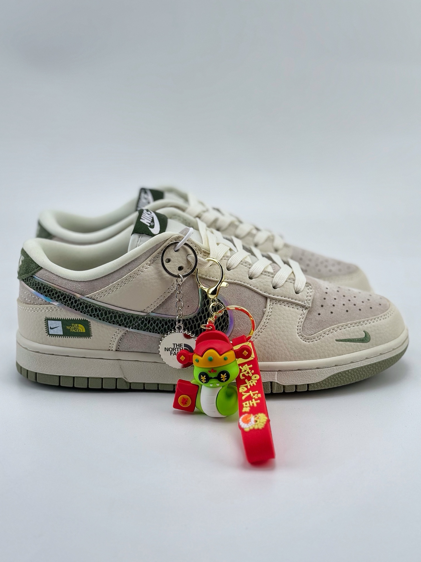 Nike SB Dunk Low x The North Face 白绿小钩  KK1333-025