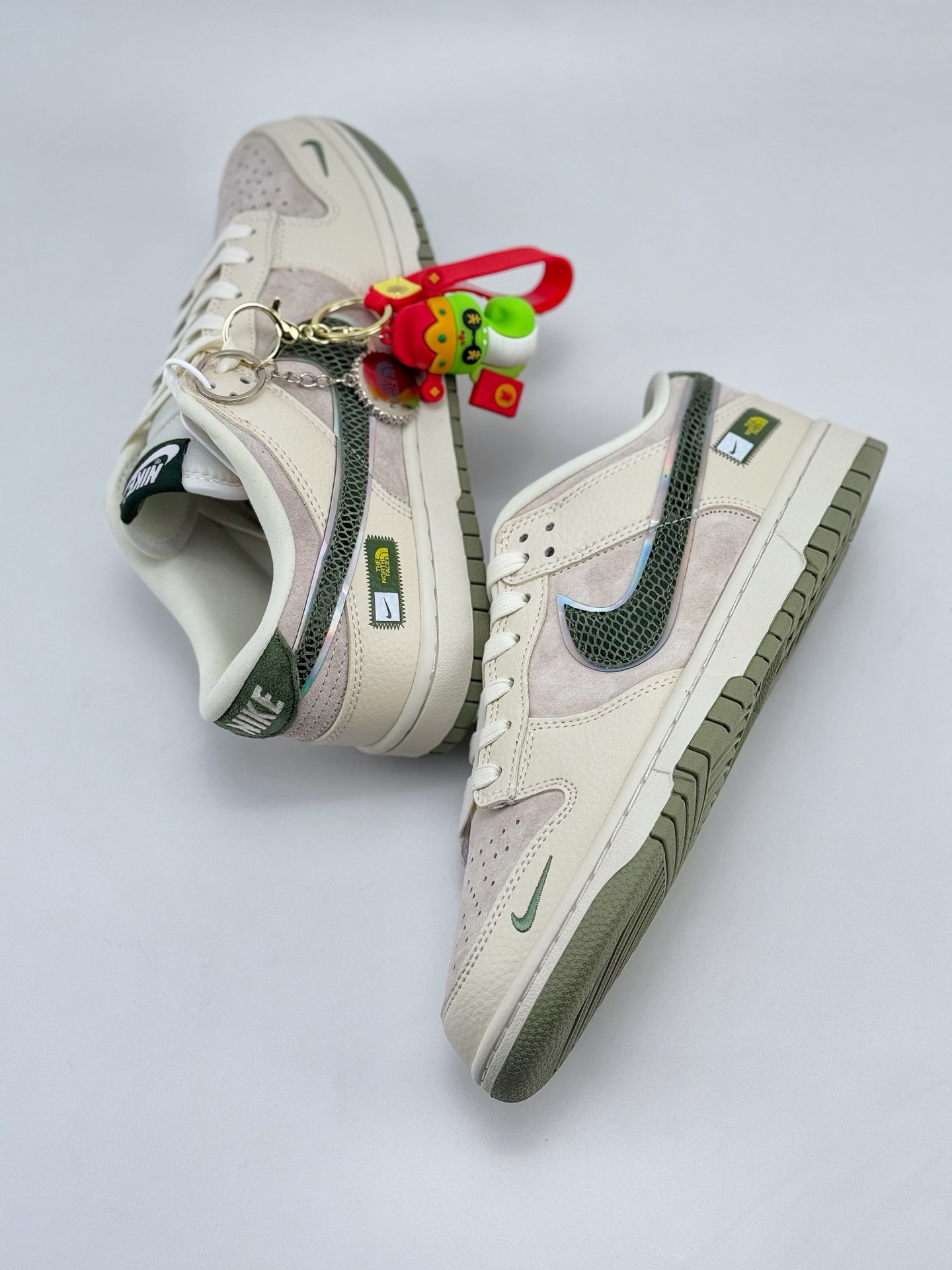 Nike SB Dunk Low x The North Face 白绿小钩  KK1333-025