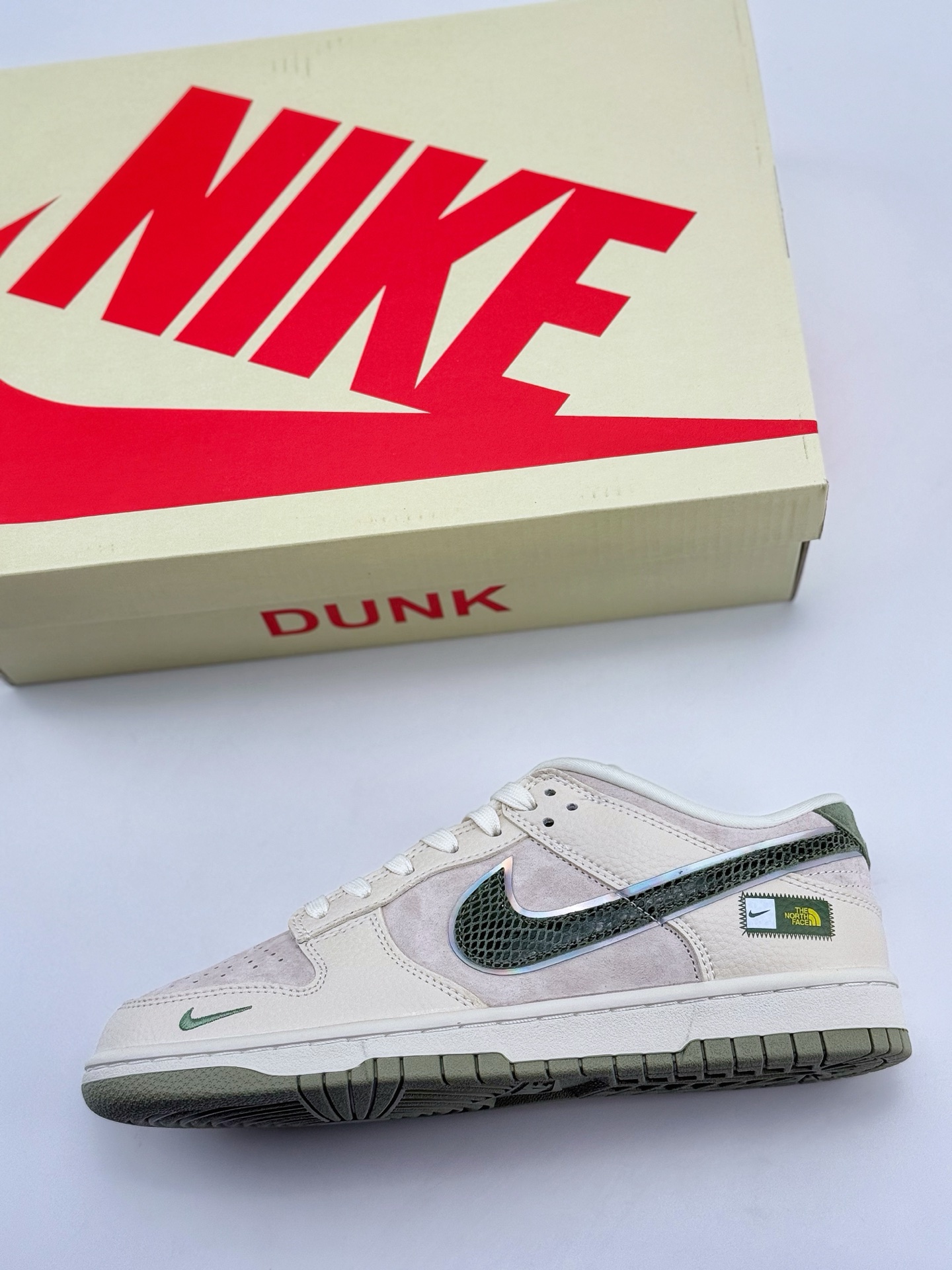 Nike SB Dunk Low x The North Face 白绿小钩  KK1333-025