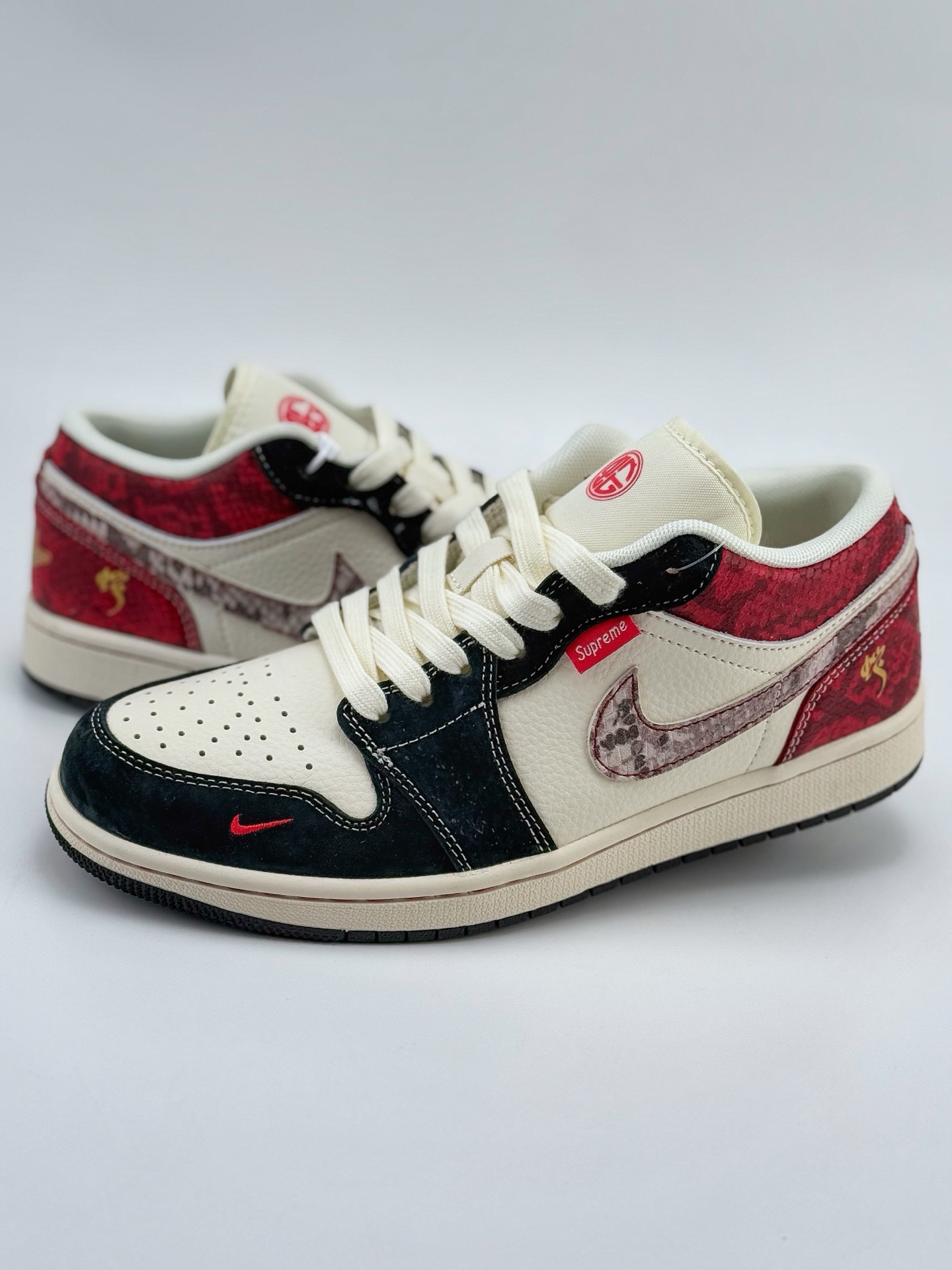 Air Jordan 1 Retro Low x Supreme 蛇年限定 白黑红小钩  HD2258-621