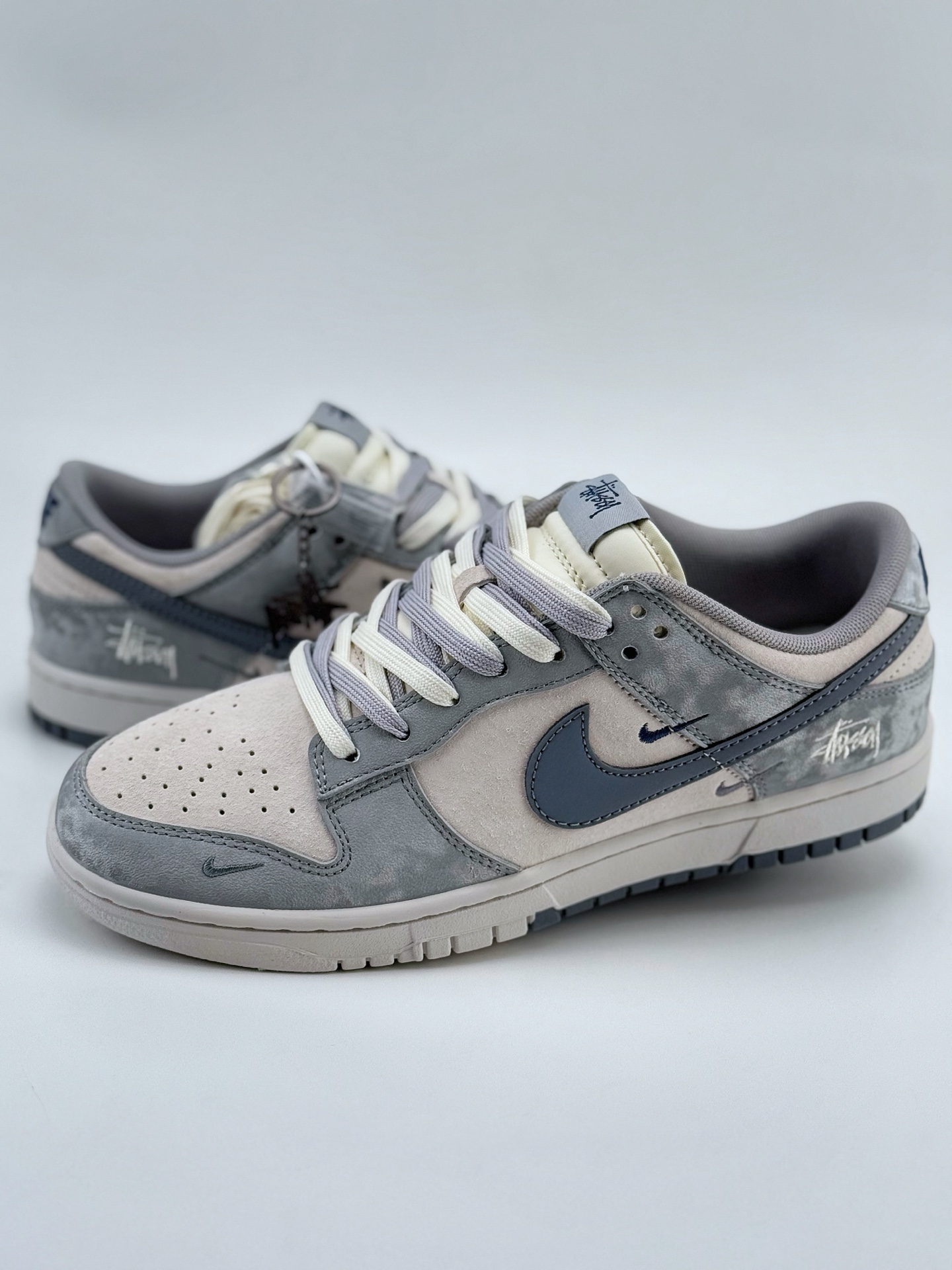Nike SB Dunk Low x Stussy 白灰蓝三小钩双鞋带  DM6868-037