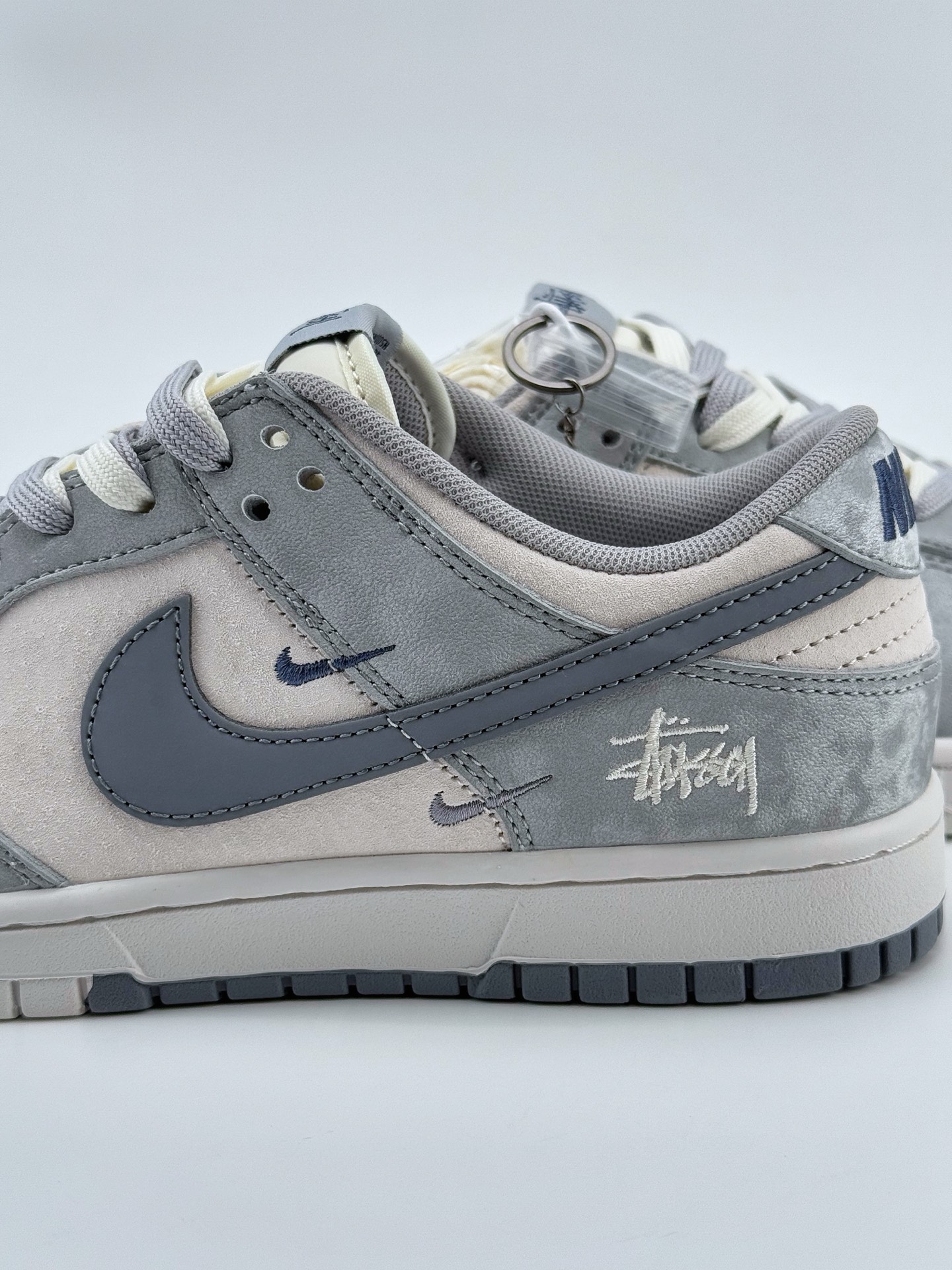 Nike SB Dunk Low x Stussy 白灰蓝三小钩双鞋带  DM6868-037