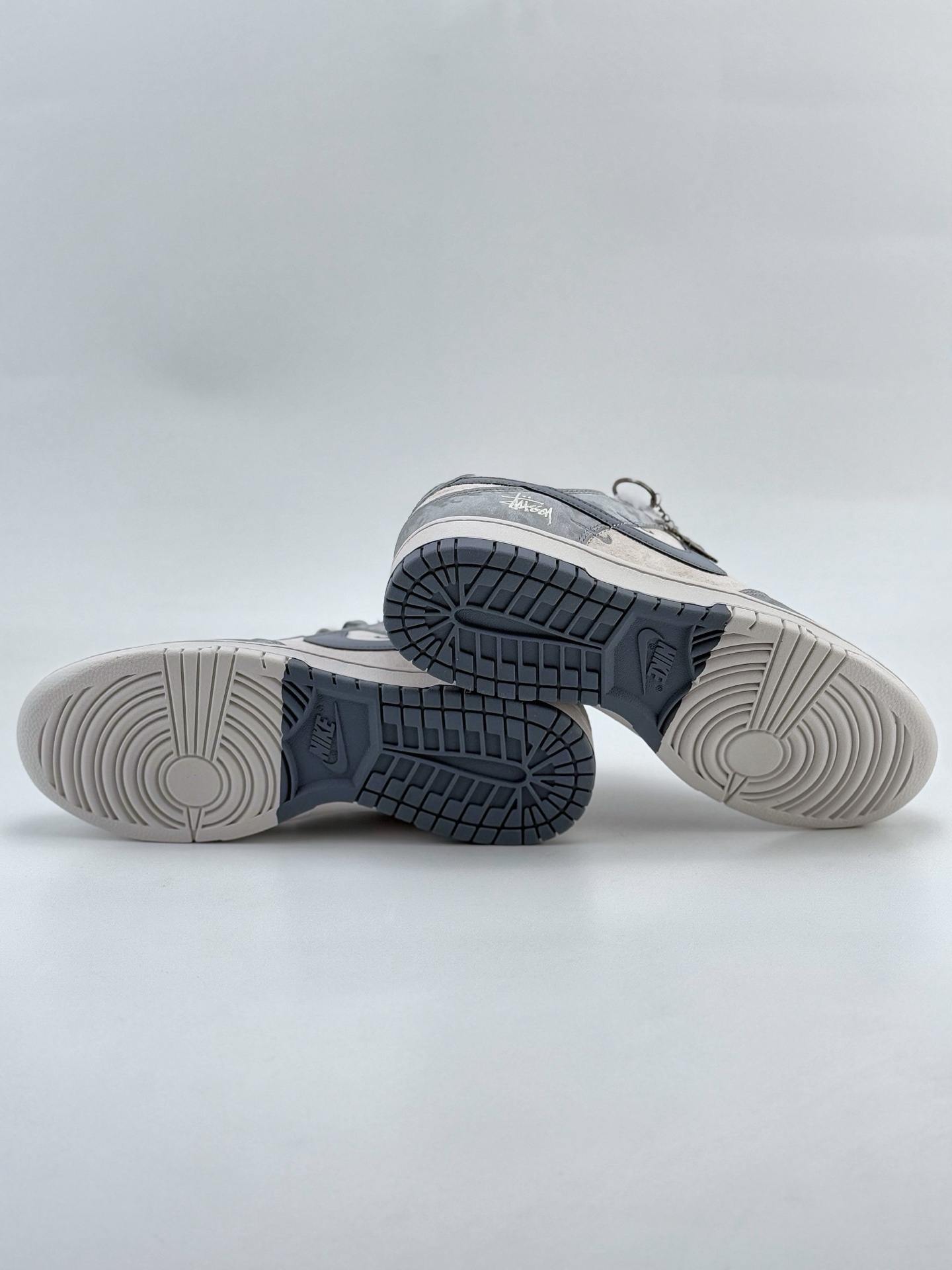 Nike SB Dunk Low x Stussy 白灰蓝三小钩双鞋带  DM6868-037