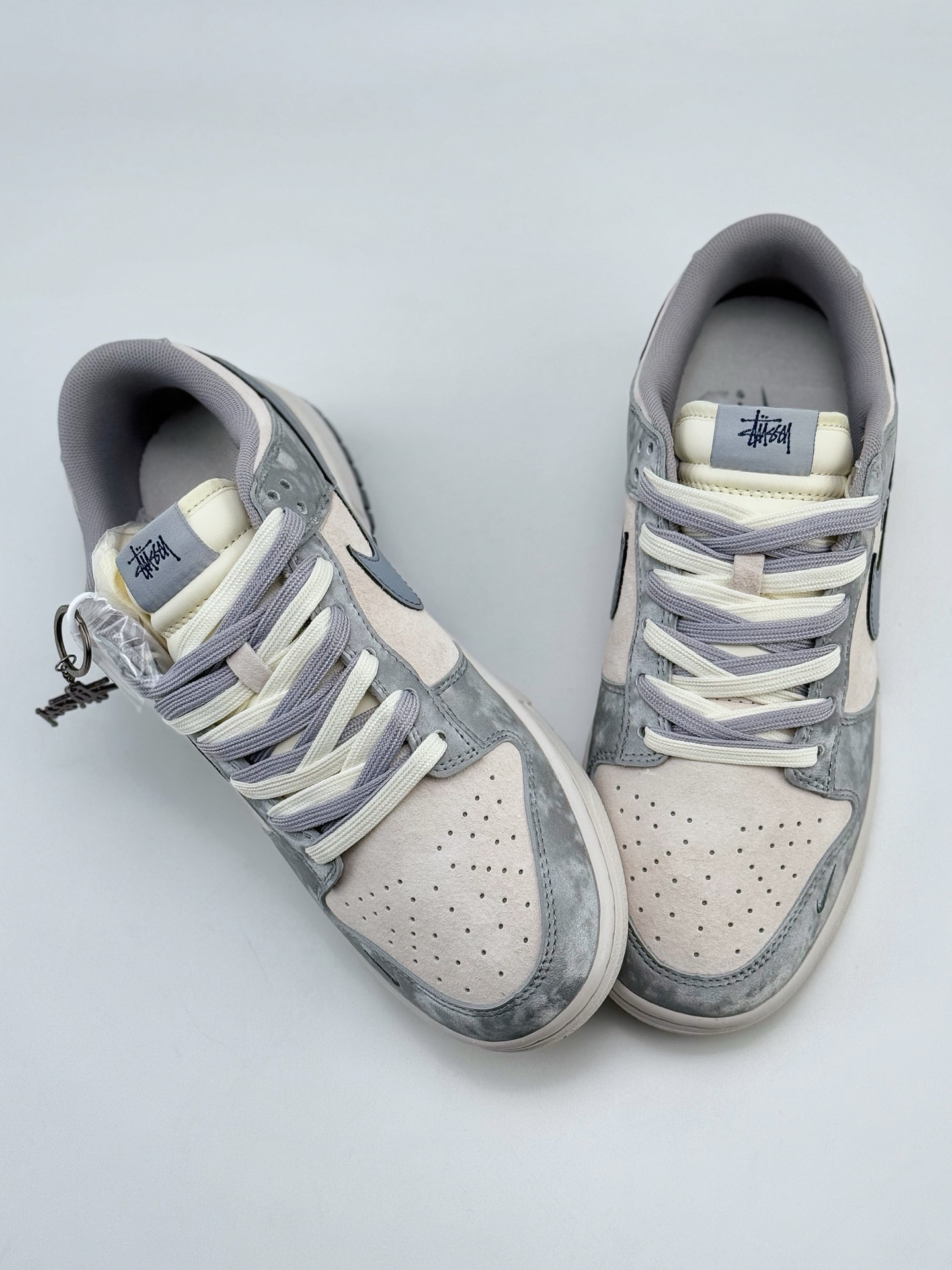 Nike SB Dunk Low x Stussy 白灰蓝三小钩双鞋带  DM6868-037