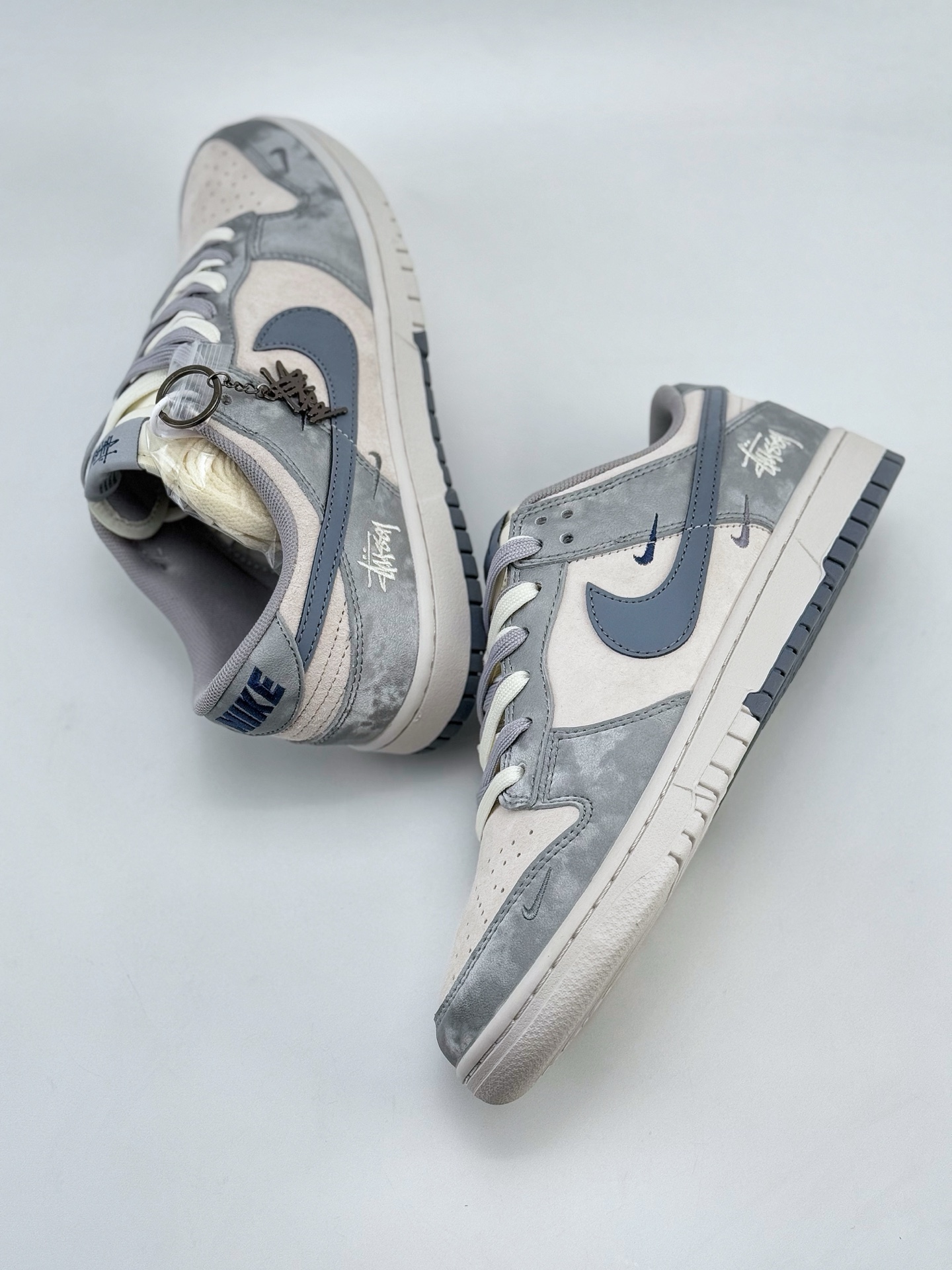 Nike SB Dunk Low x Stussy 白灰蓝三小钩双鞋带  DM6868-037