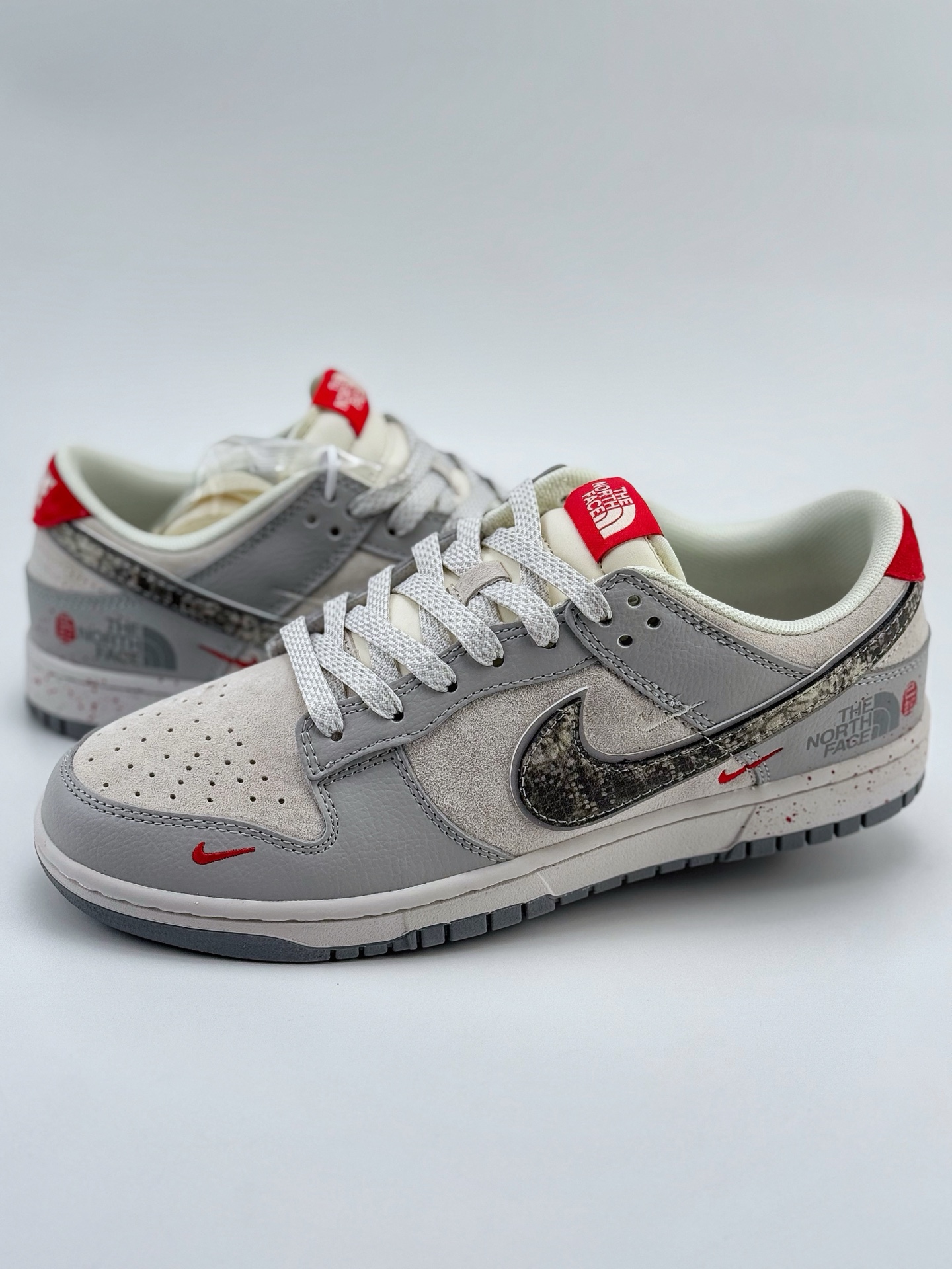 Nike SB Dunk Low x The North Face 蛇年限定 灰黑红三小钩满天星  DM6868-038