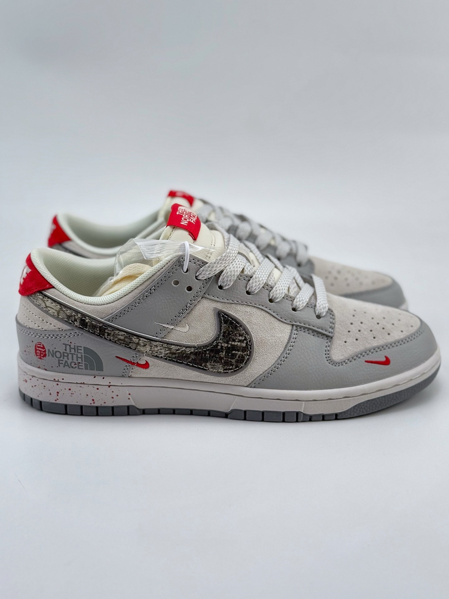 Nike SB Dunk Low x The North Face 蛇年限定 灰黑红三小钩满天星  DM6868-038