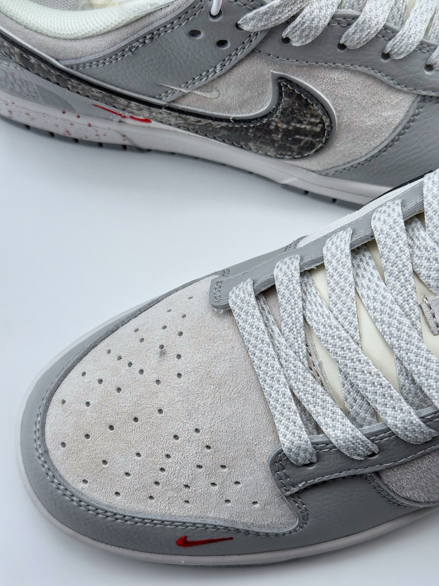 Nike SB Dunk Low x The North Face 蛇年限定 灰黑红三小钩满天星  DM6868-038