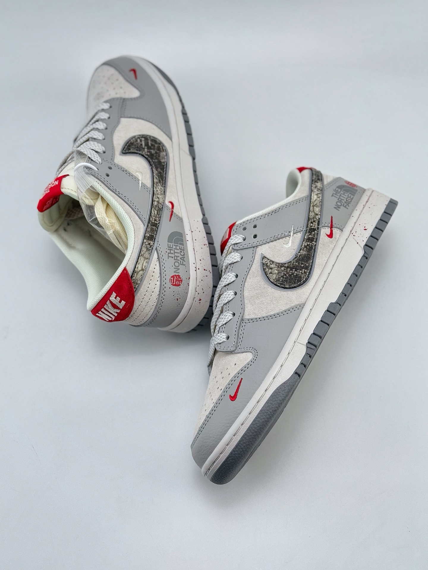 Nike SB Dunk Low x The North Face 蛇年限定 灰黑红三小钩满天星  DM6868-038