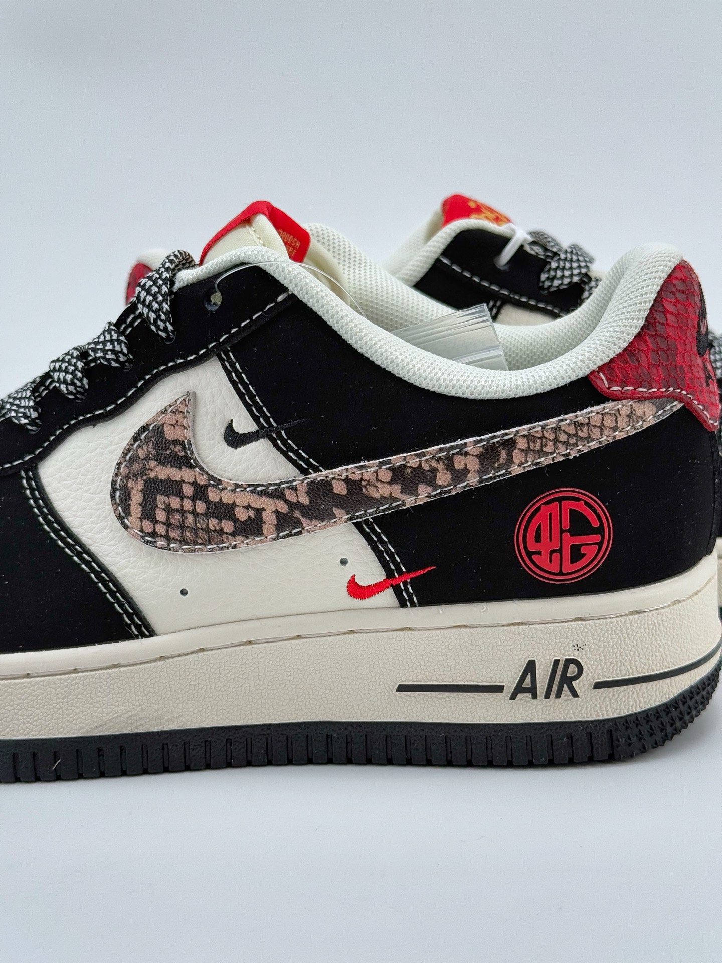 Nike Air Force 1 Low 07 x Supreme 蛇年限定 白黑小钩满天星  HD2258-622