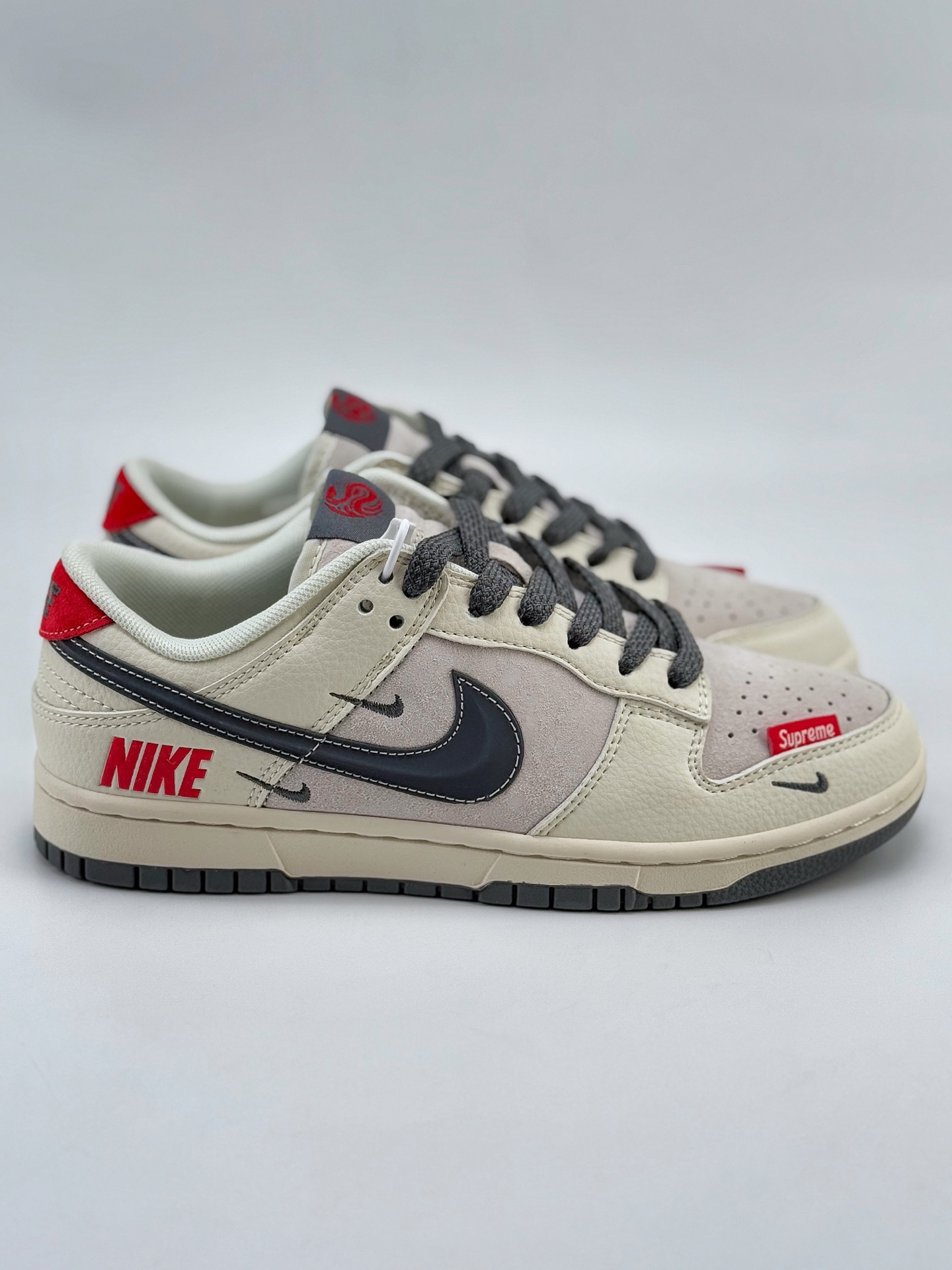 Nike SB Dunk Low x Supreme 米灰三小钩满天星 FC1688-205