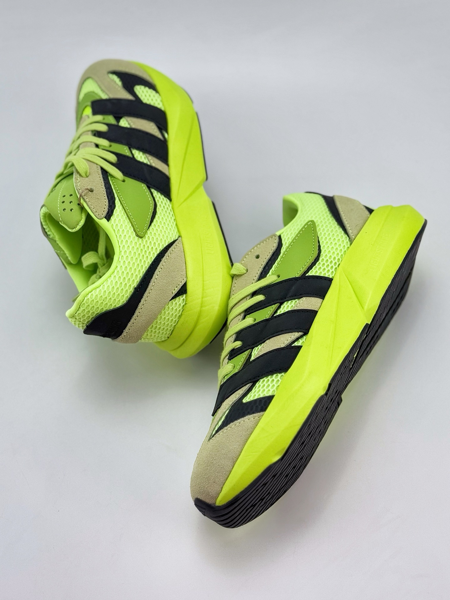 Ad LIGHTBLAZE 绿黑 耐磨减震专业跑步鞋 JP7308