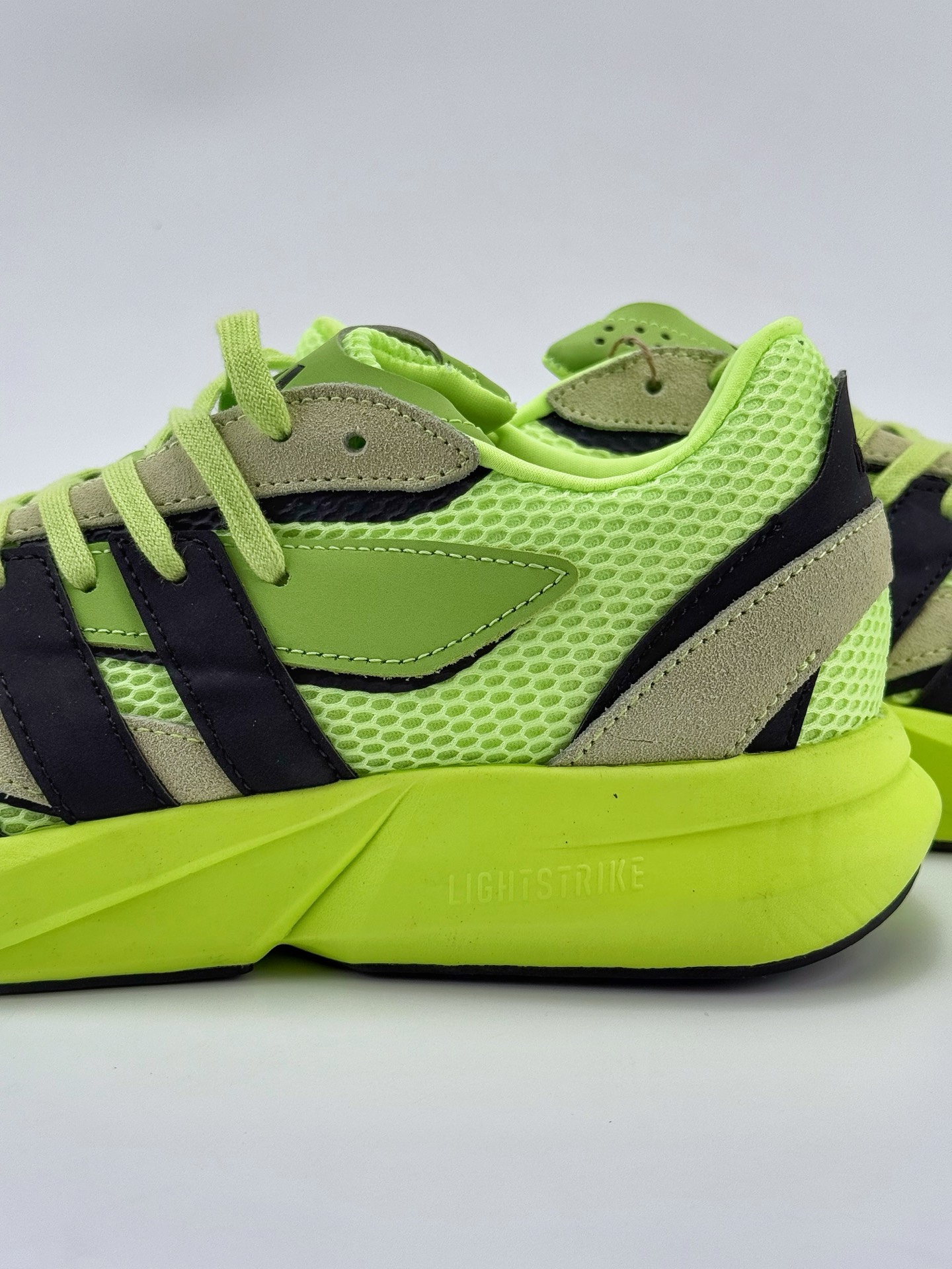 Ad LIGHTBLAZE 绿黑 耐磨减震专业跑步鞋 JP7308