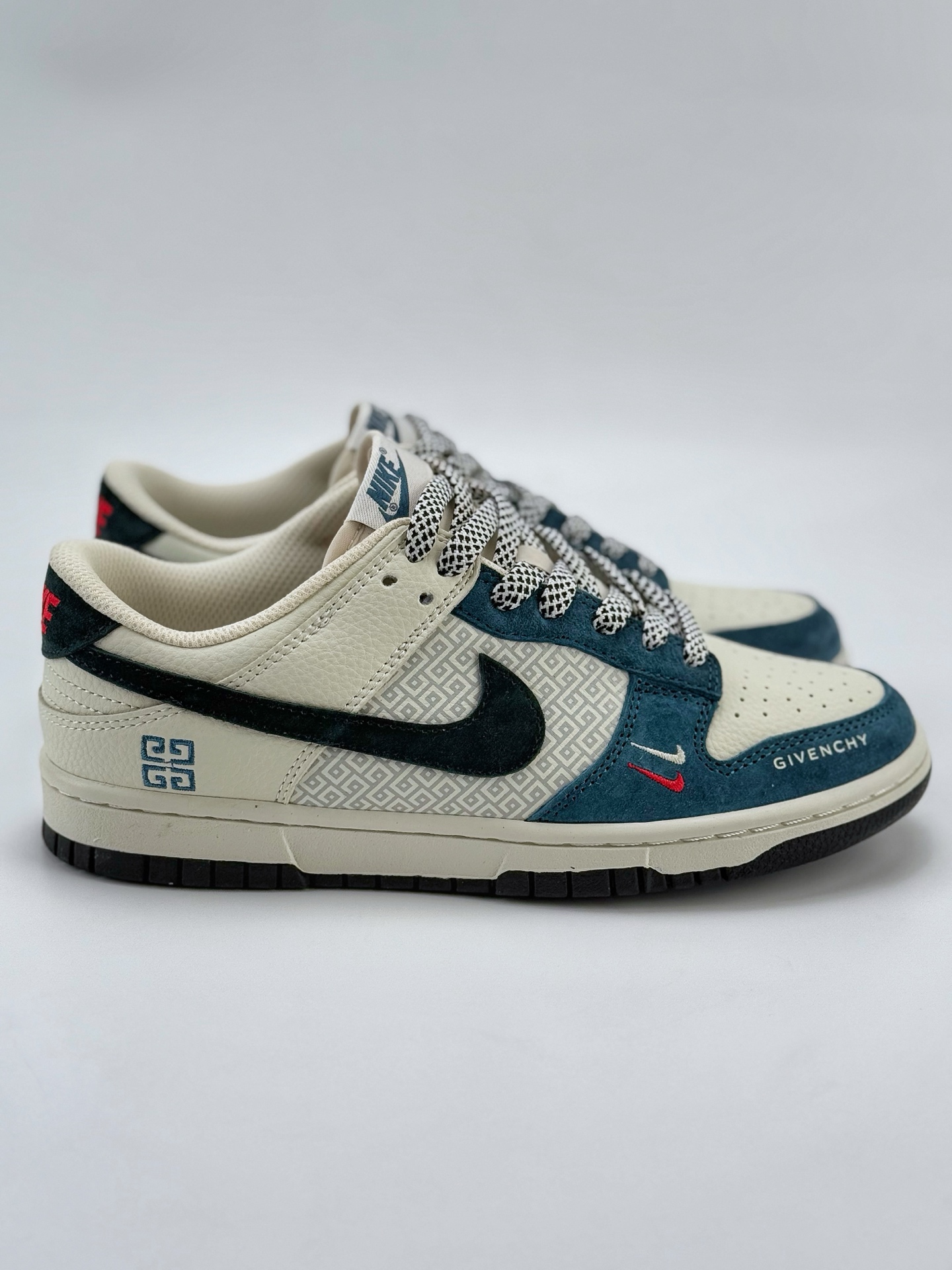 Nike SB Dunk Low x GIVENCHY 白蓝黑双小钩满天星  DJ2024-123