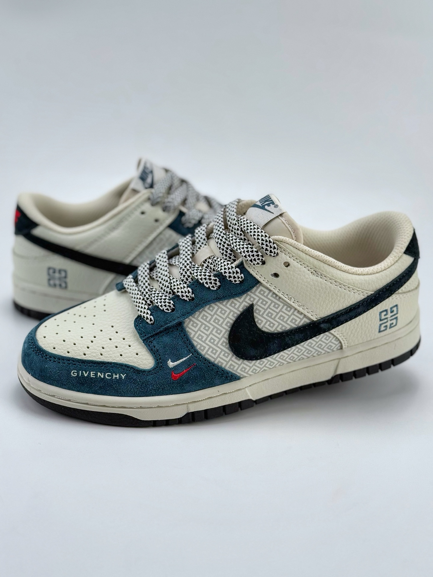 Nike SB Dunk Low x GIVENCHY 白蓝黑双小钩满天星  DJ2024-123