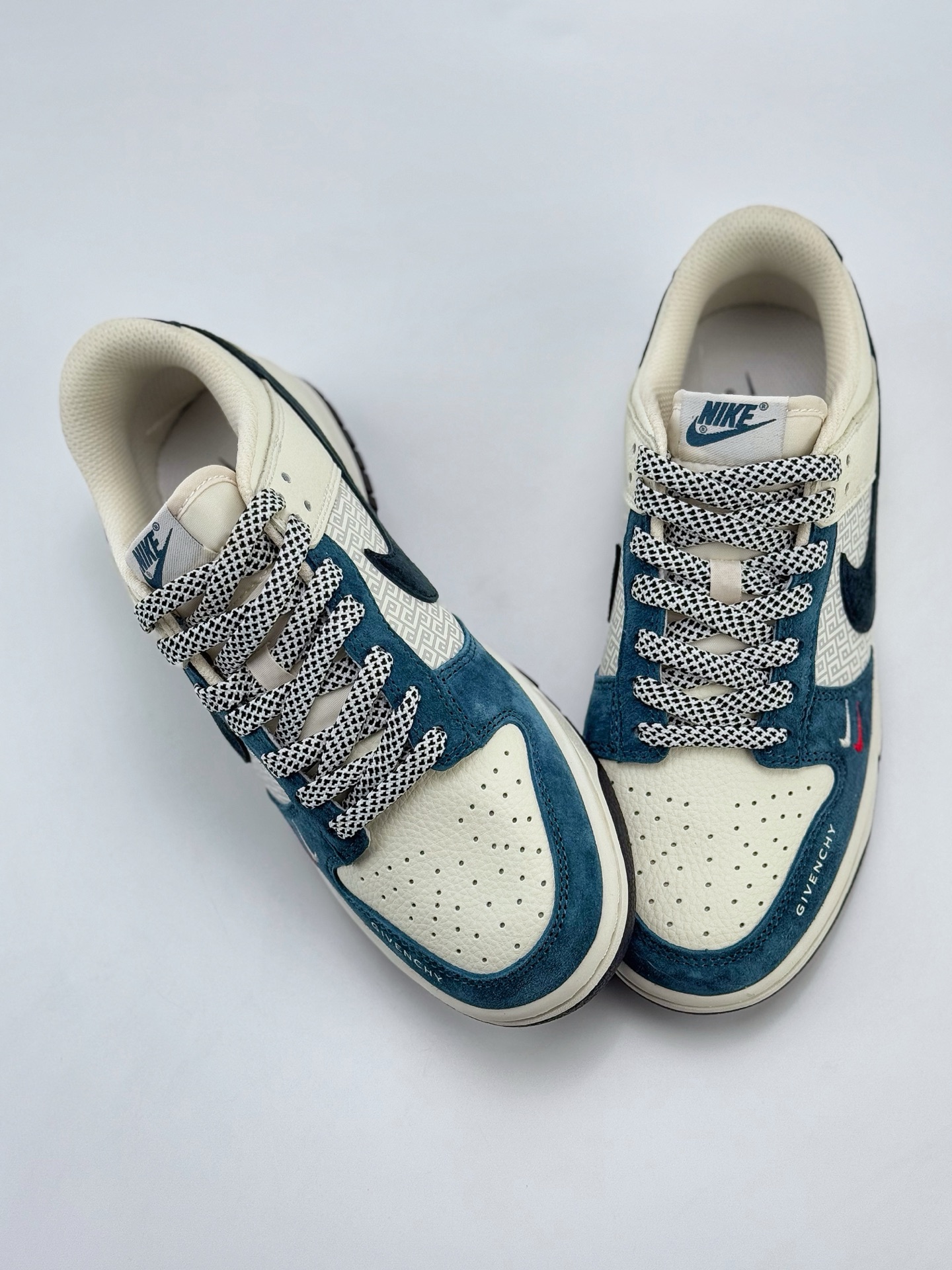 Nike SB Dunk Low x GIVENCHY 白蓝黑双小钩满天星  DJ2024-123