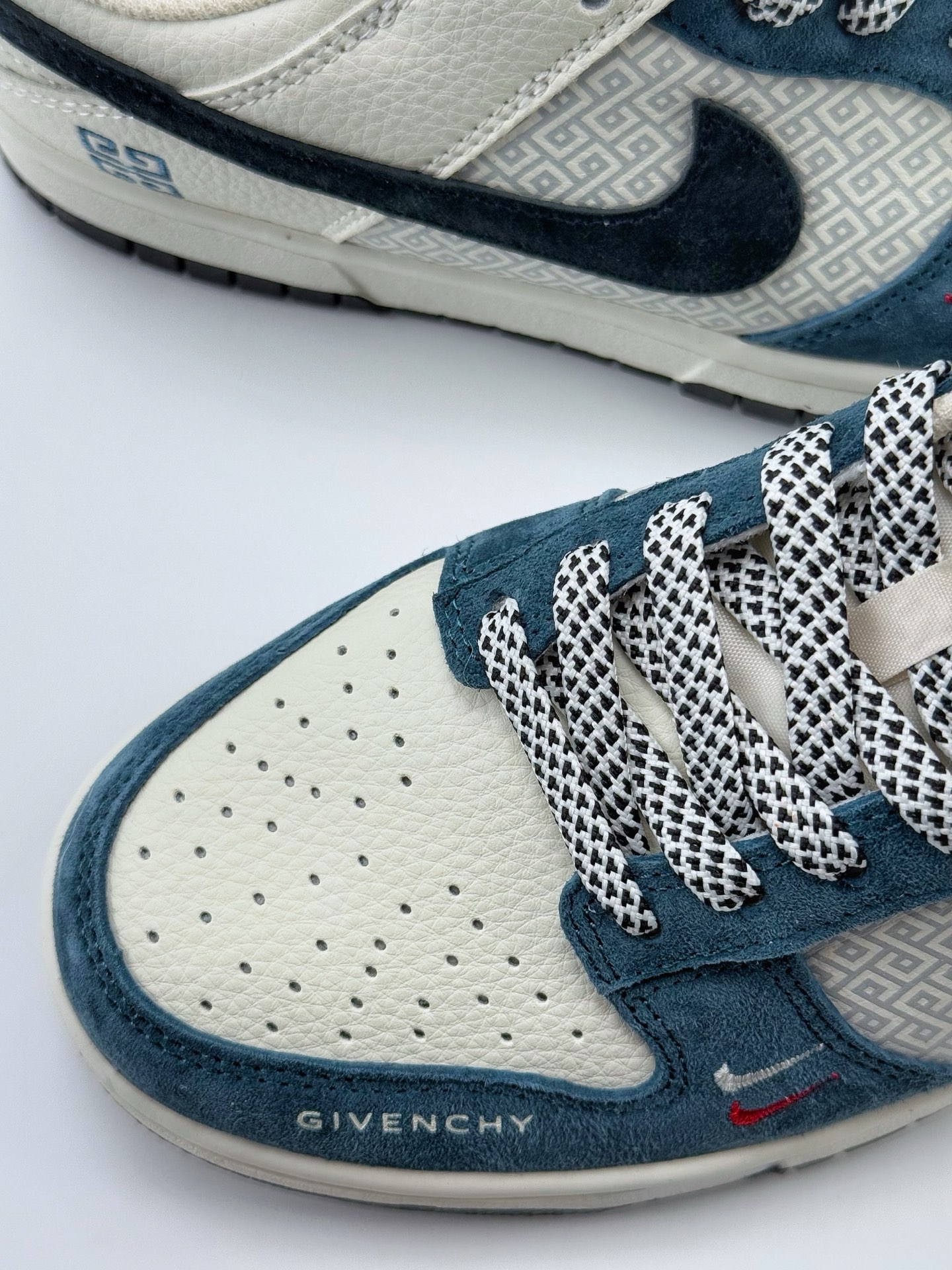 Nike SB Dunk Low x GIVENCHY 白蓝黑双小钩满天星  DJ2024-123