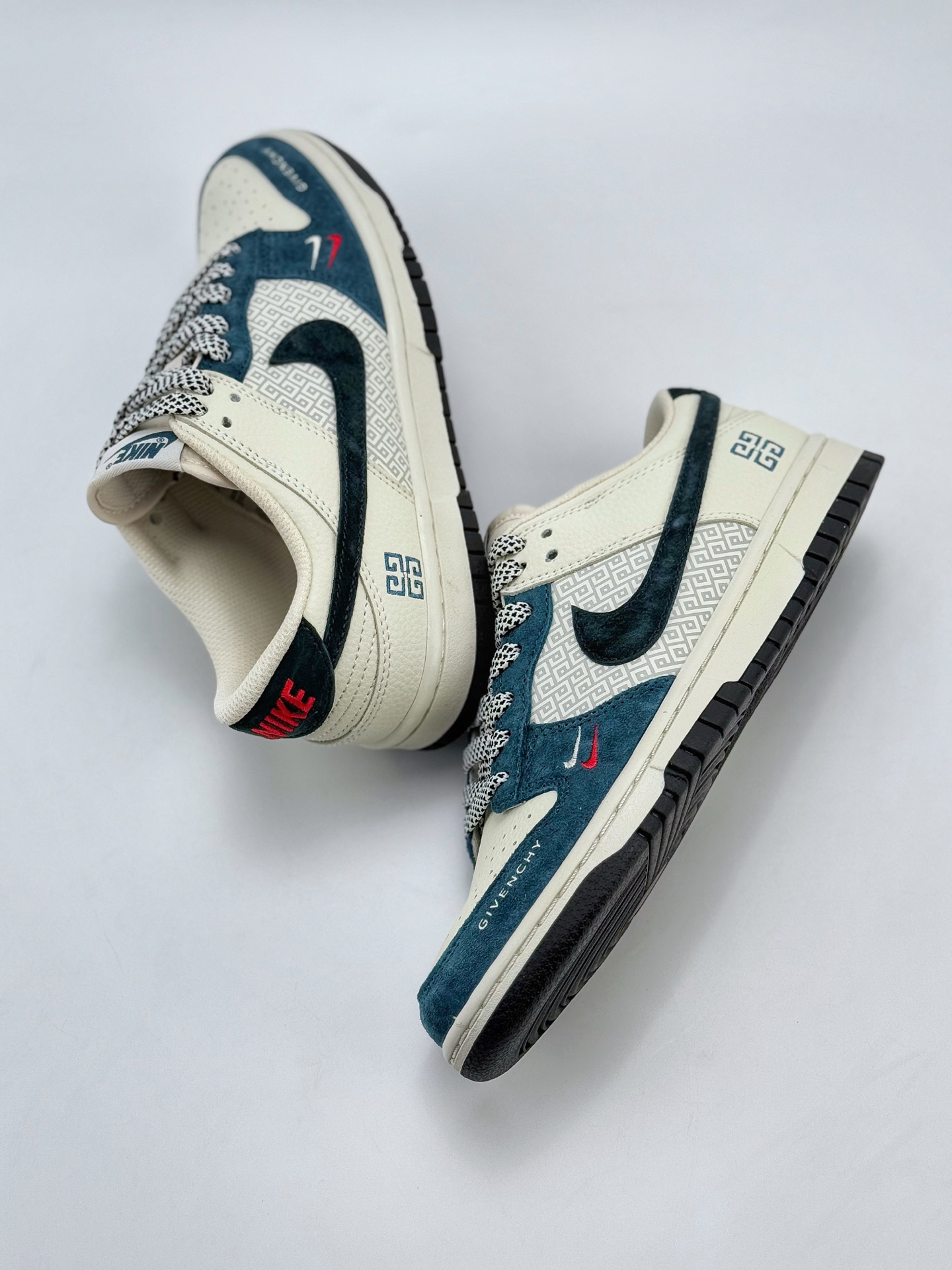 Nike SB Dunk Low x GIVENCHY 白蓝黑双小钩满天星  DJ2024-123