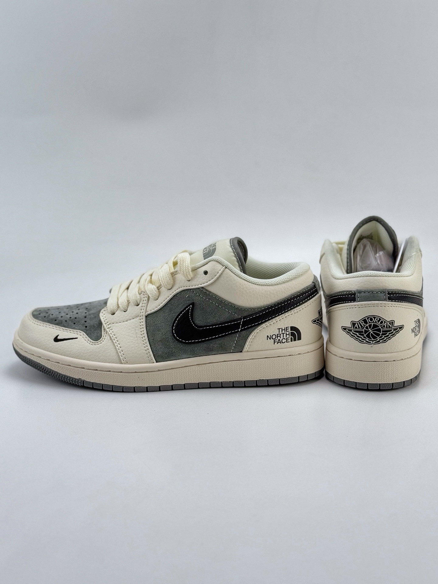Air Jordan 1 Retro Low x The North Face 白灰黑小钩  XX2421-021
