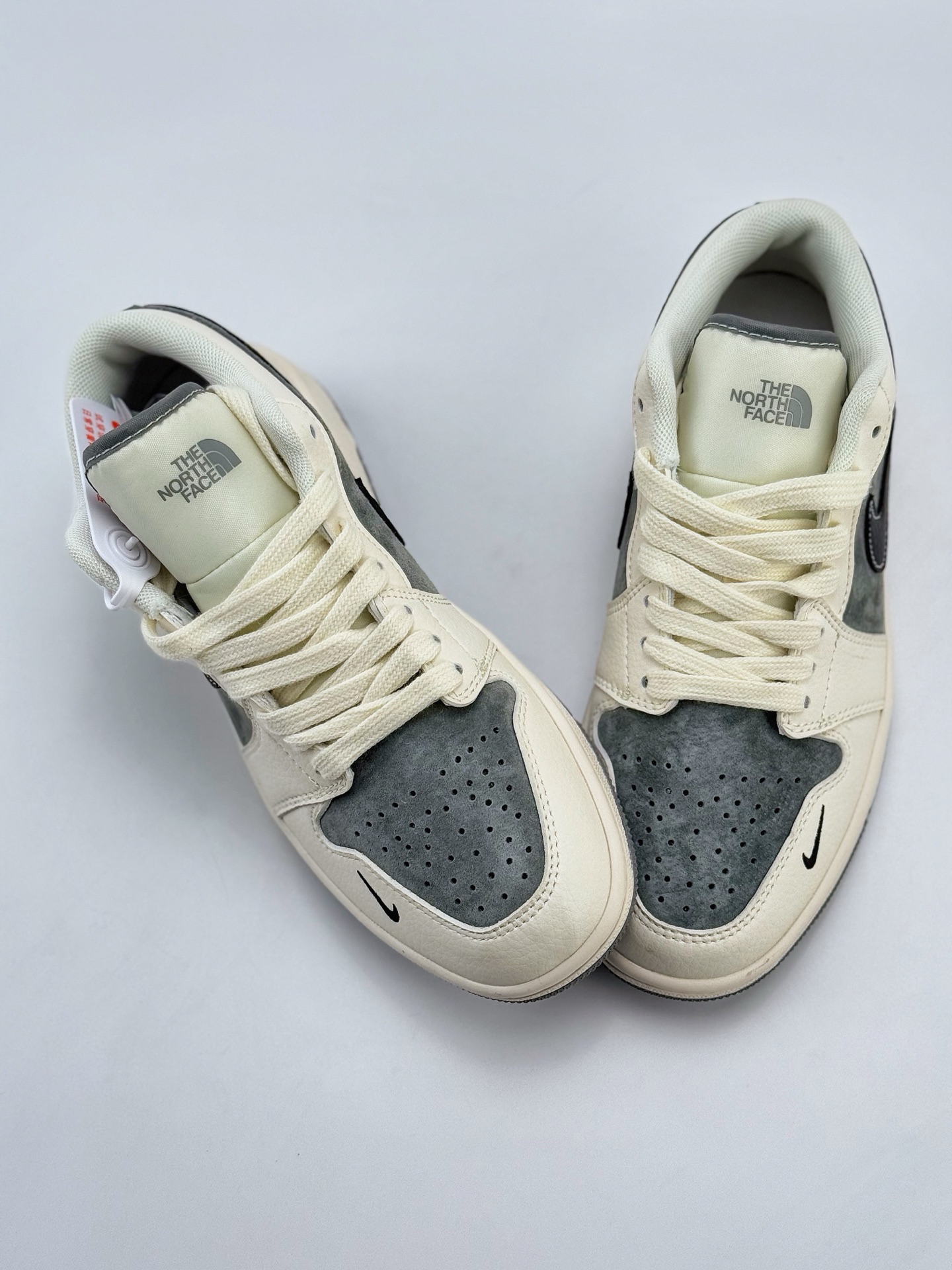 Air Jordan 1 Retro Low x The North Face 白灰黑小钩  XX2421-021