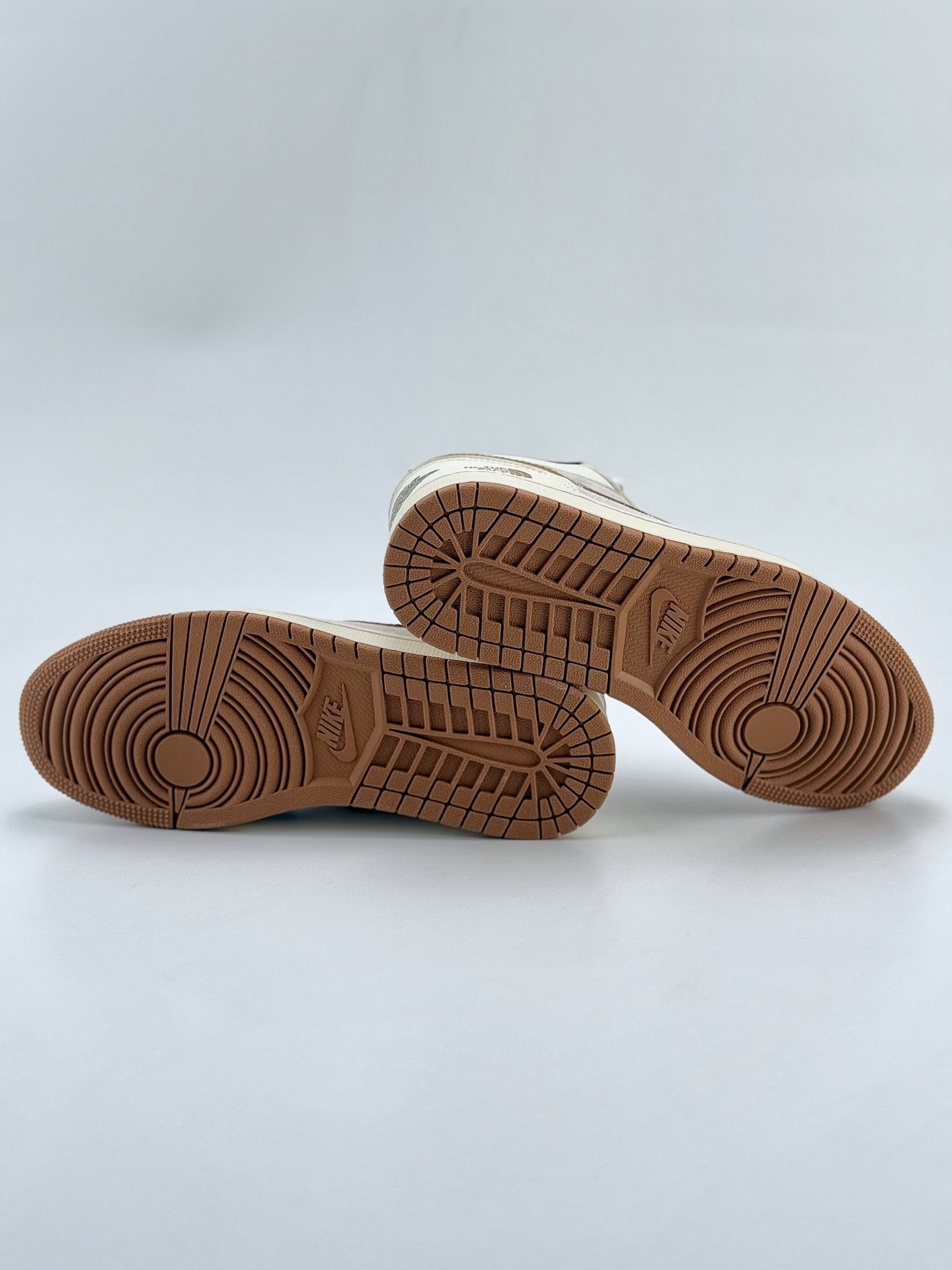 Air Jordan 1 Retro Low x The North Face 白黄咖小钩 XX2421-024