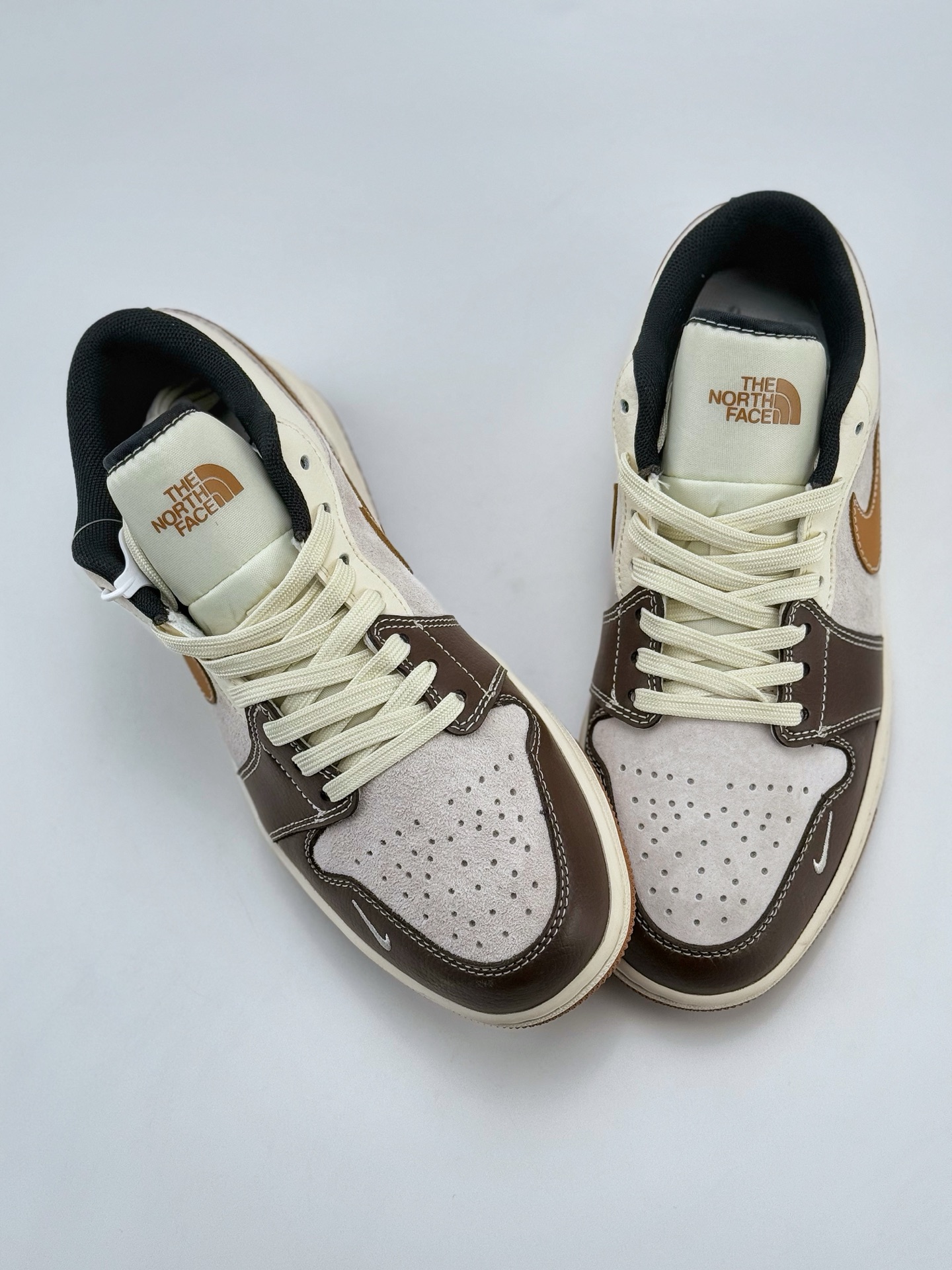 Air Jordan 1 Retro Low x The North Face 白黄咖小钩 XX2421-024