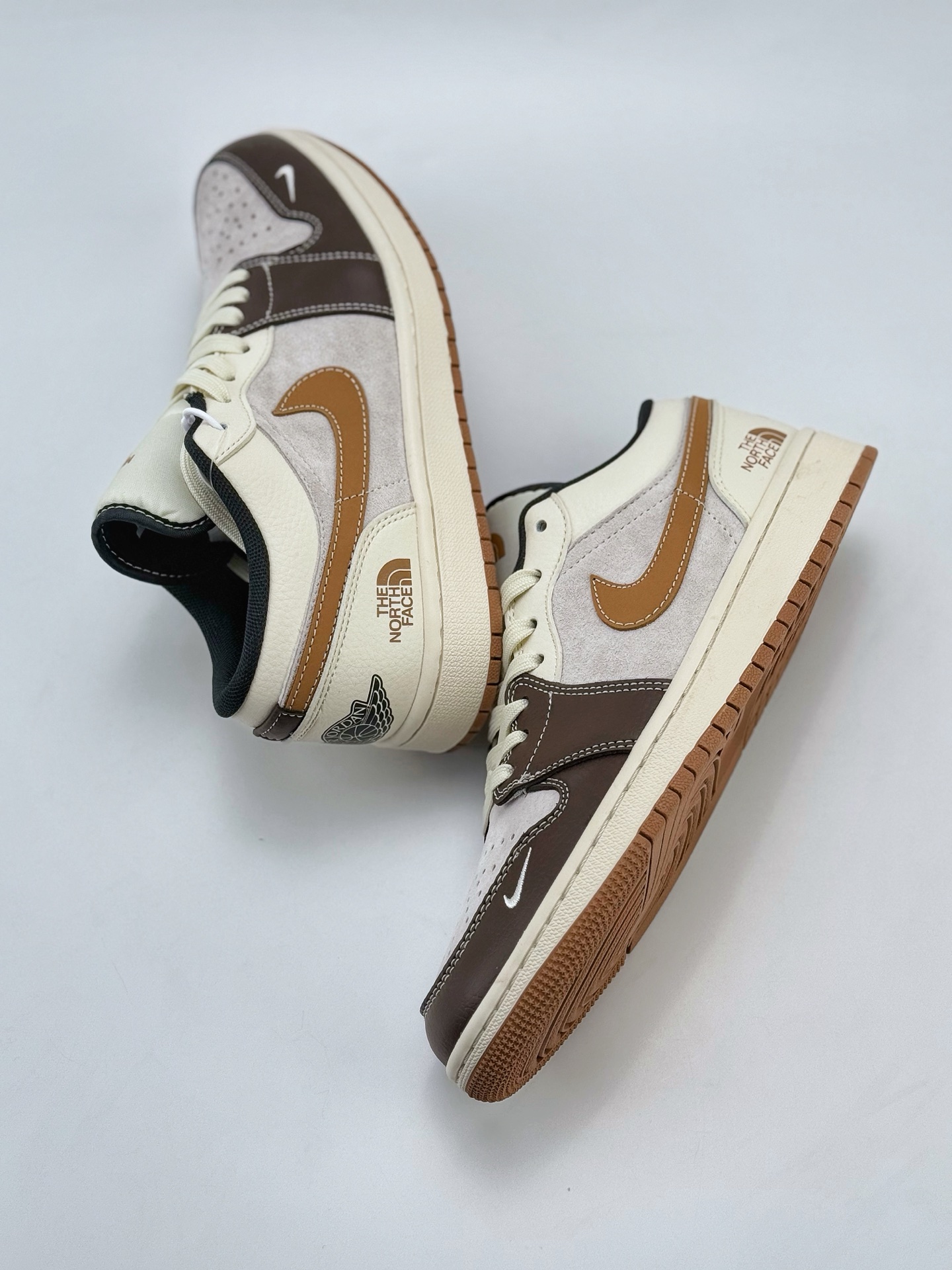 Air Jordan 1 Retro Low x The North Face 白黄咖小钩 XX2421-024