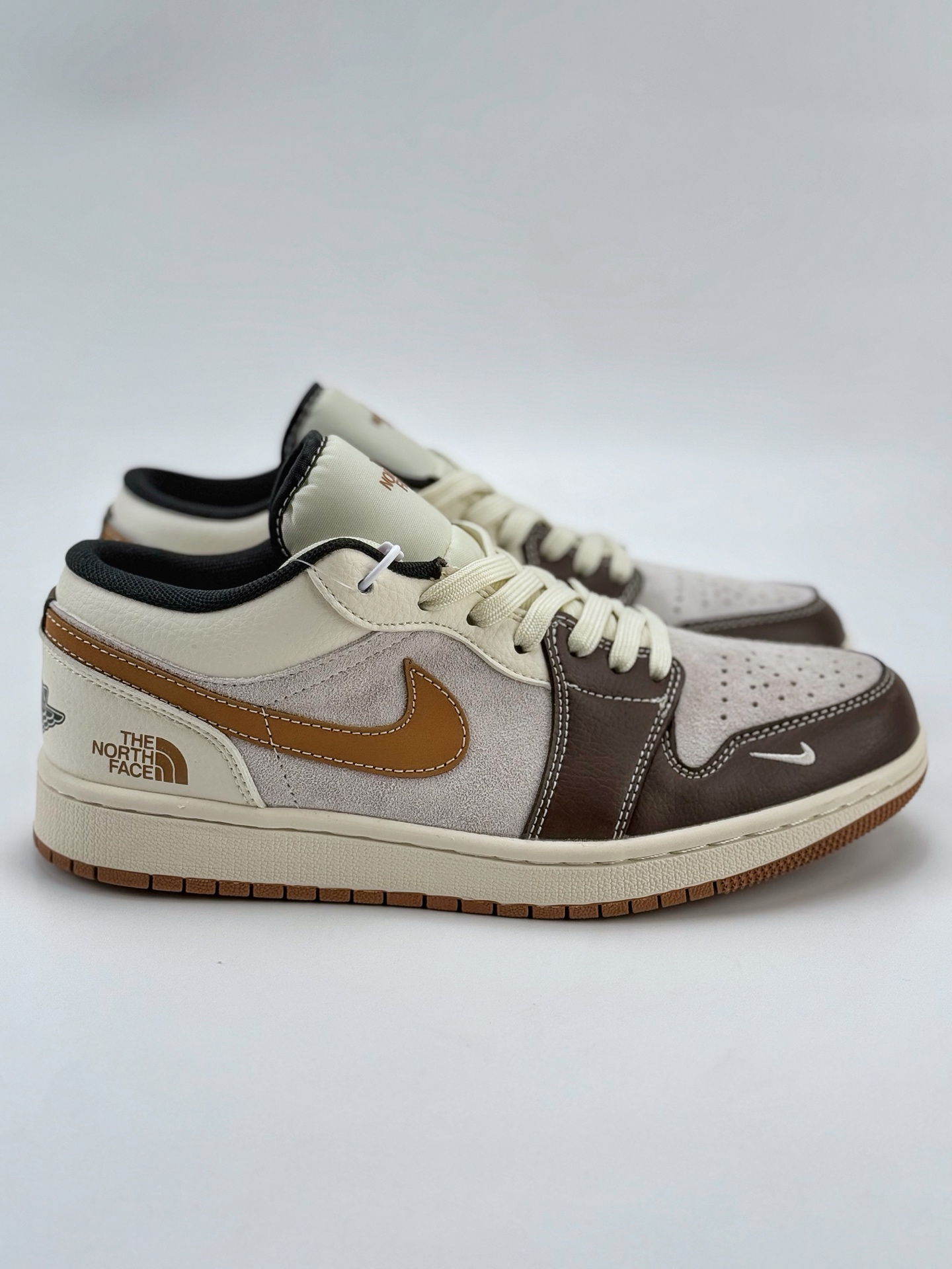 Air Jordan 1 Retro Low x The North Face 白黄咖小钩 XX2421-024