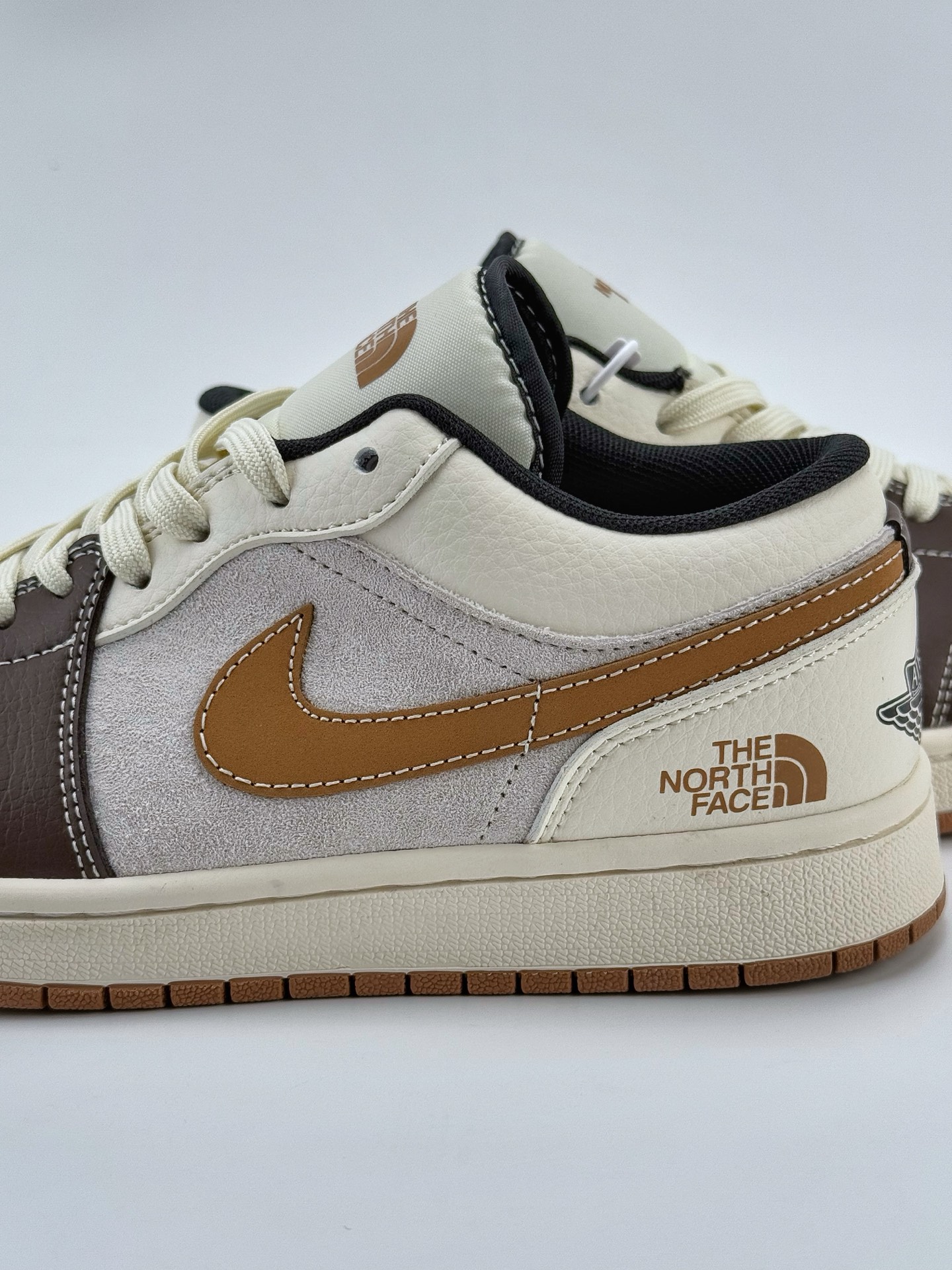 Air Jordan 1 Retro Low x The North Face 白黄咖小钩 XX2421-024