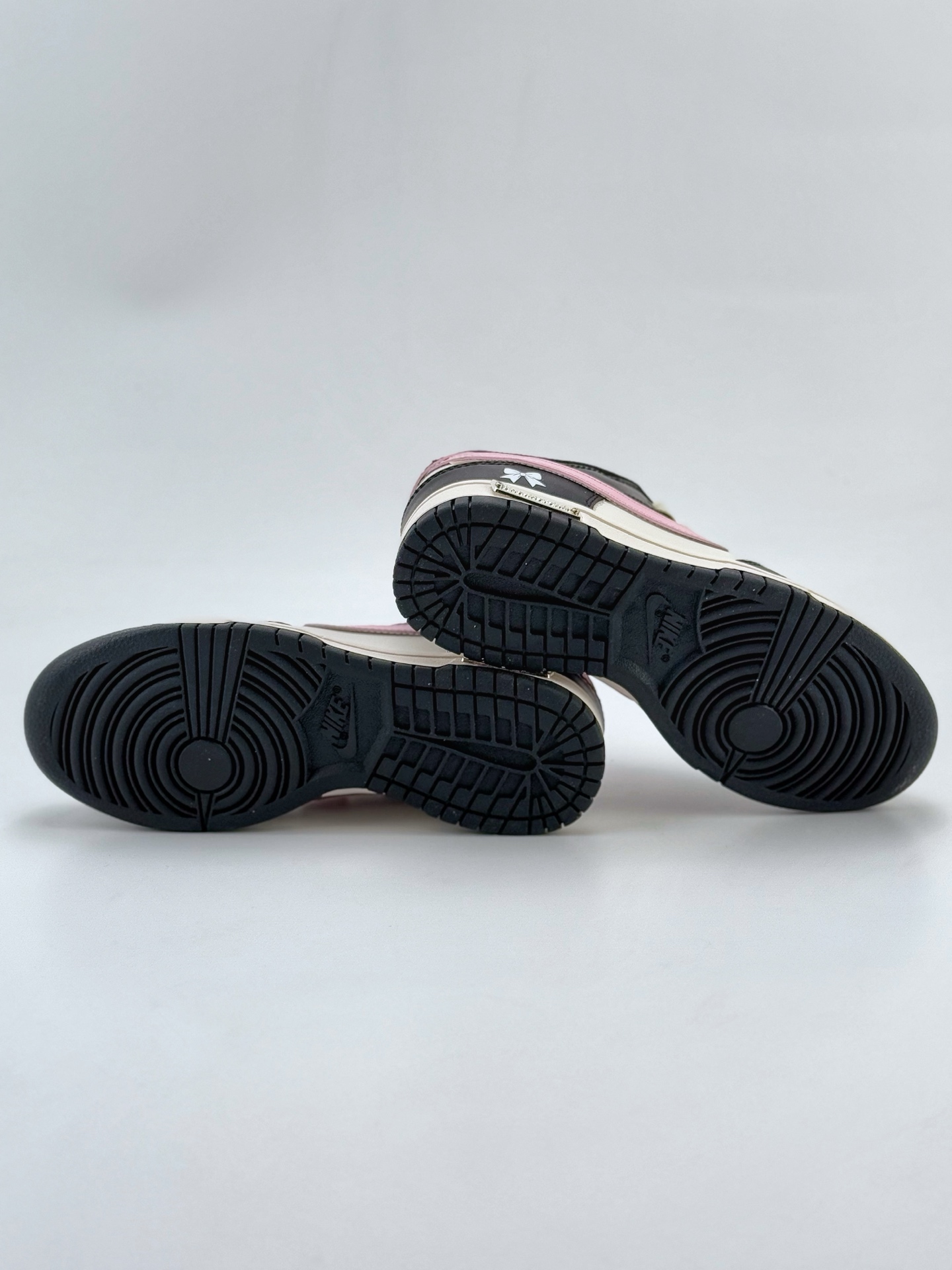 Nike SB Dunk Low 星辰蝶梦 黑白粉  BP1220-009