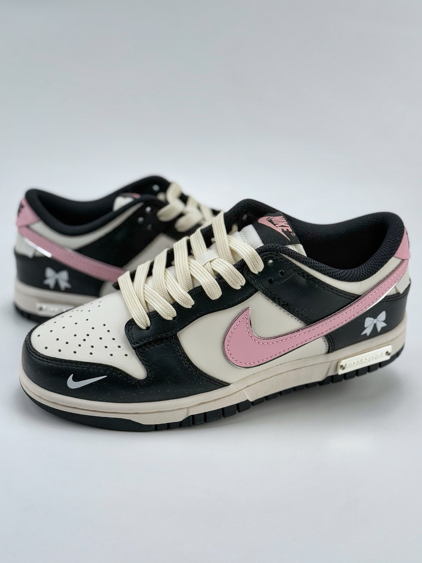 Nike SB Dunk Low 星辰蝶梦 黑白粉  BP1220-009