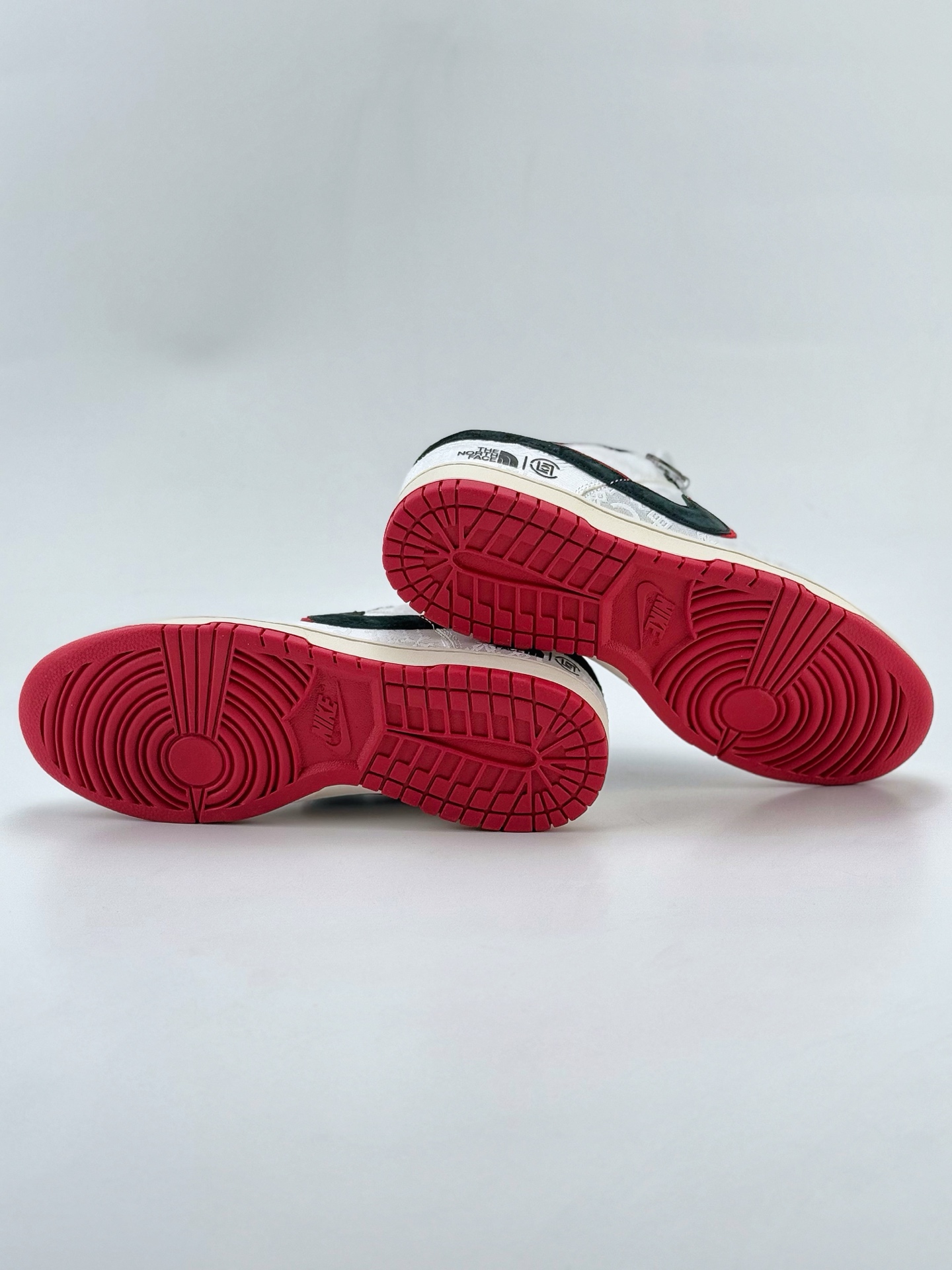 Nike SB Dunk Low x The North Face 丝绸黑红双钩满天星  DM6868-041