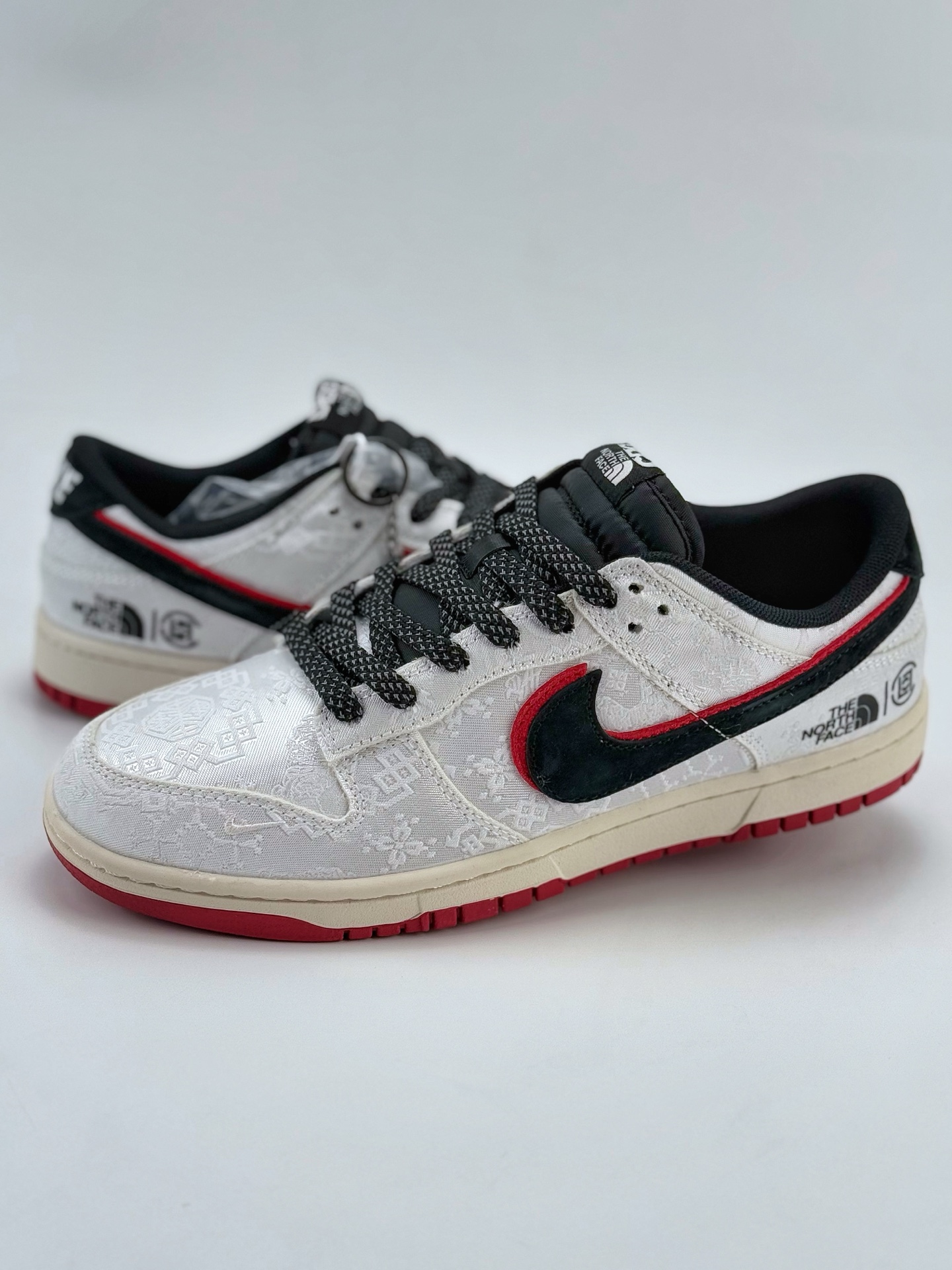Nike SB Dunk Low x The North Face 丝绸黑红双钩满天星  DM6868-041
