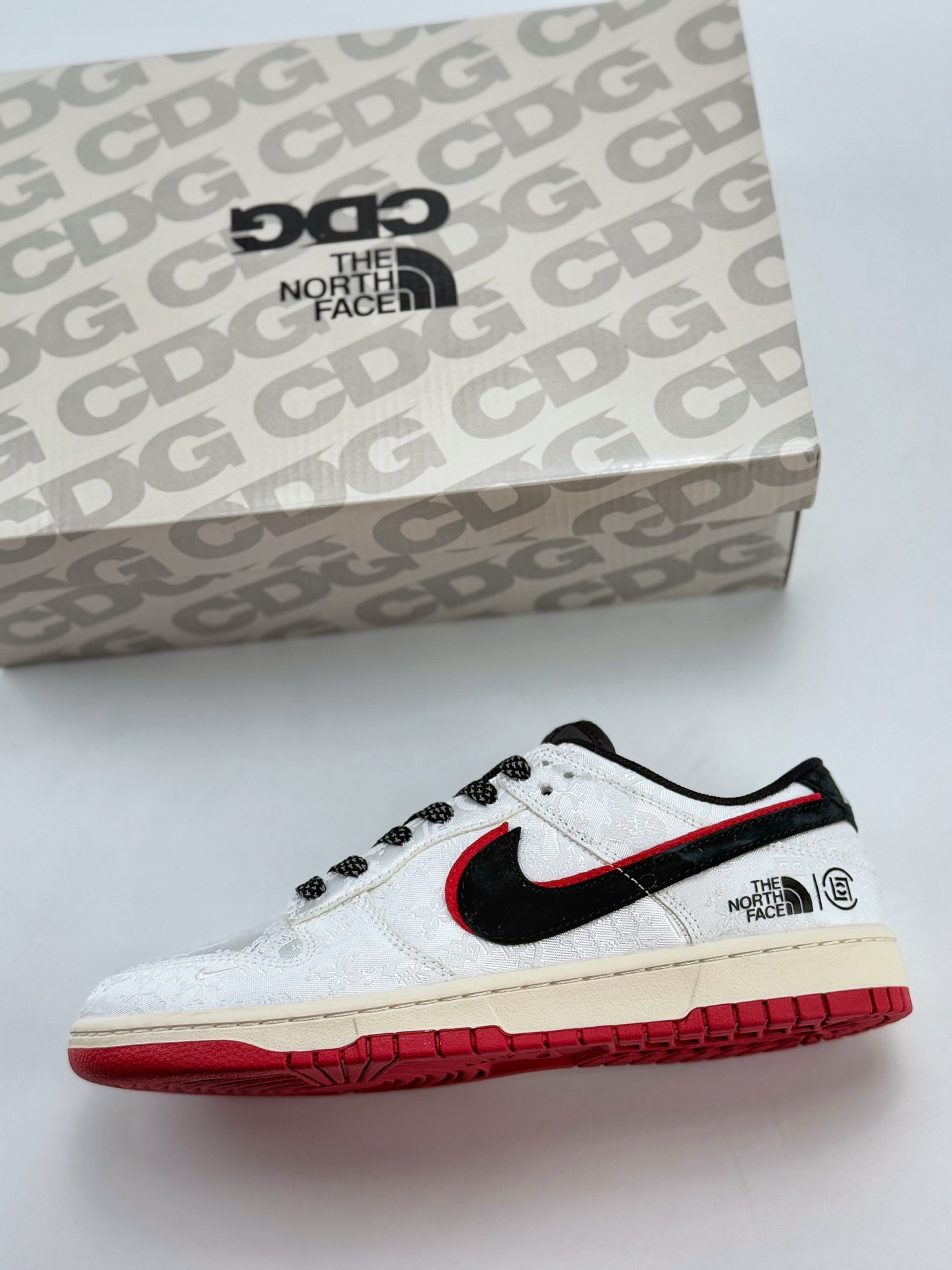 Nike SB Dunk Low x The North Face 丝绸黑红双钩满天星  DM6868-041