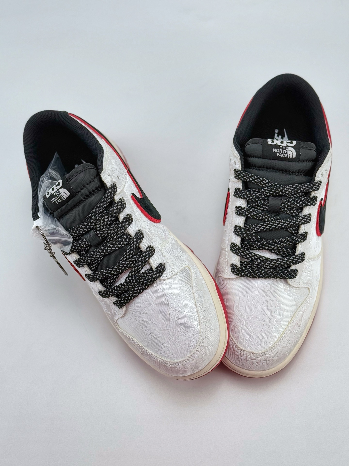 Nike SB Dunk Low x The North Face 丝绸黑红双钩满天星  DM6868-041