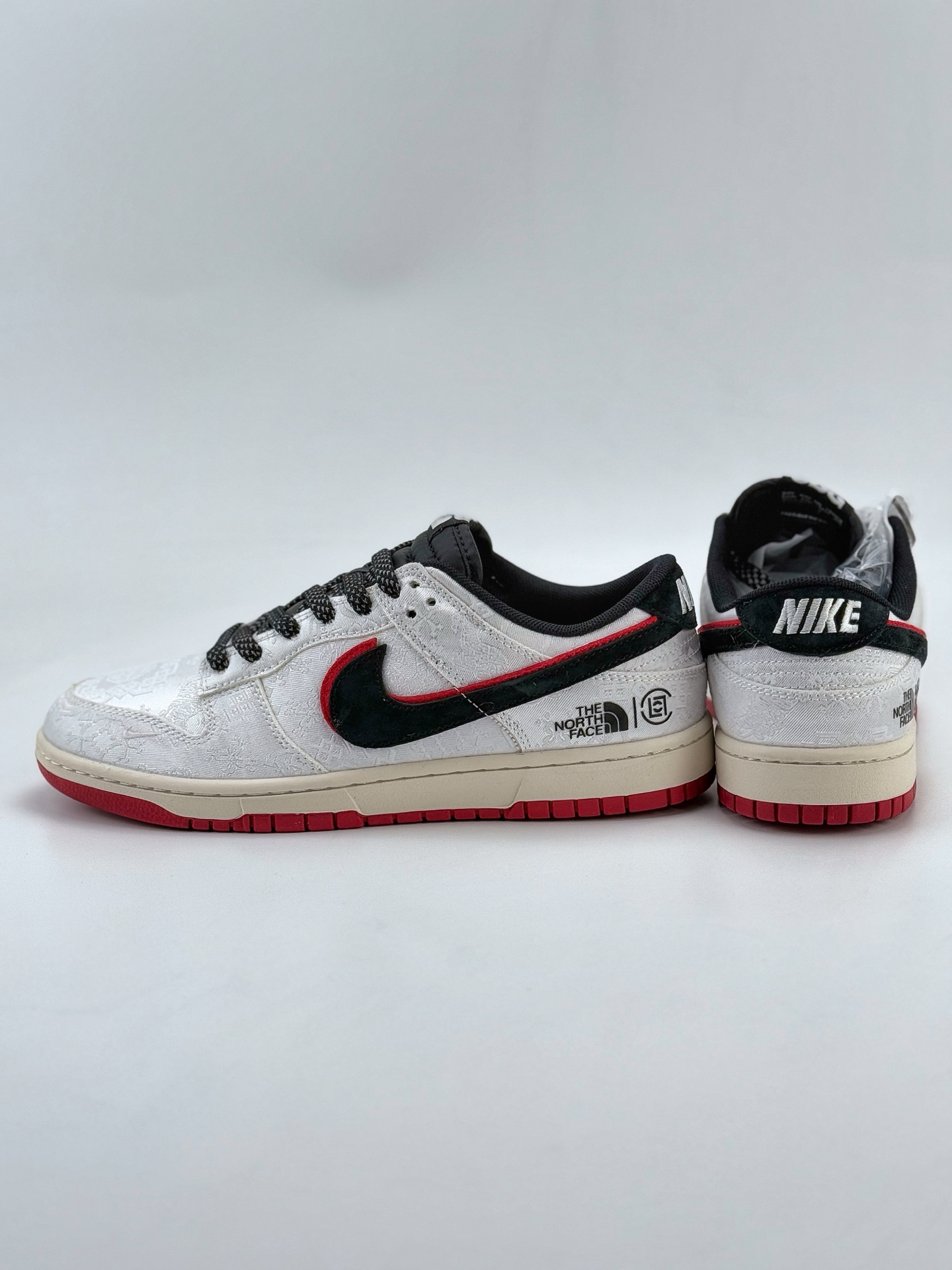 Nike SB Dunk Low x The North Face 丝绸黑红双钩满天星  DM6868-041