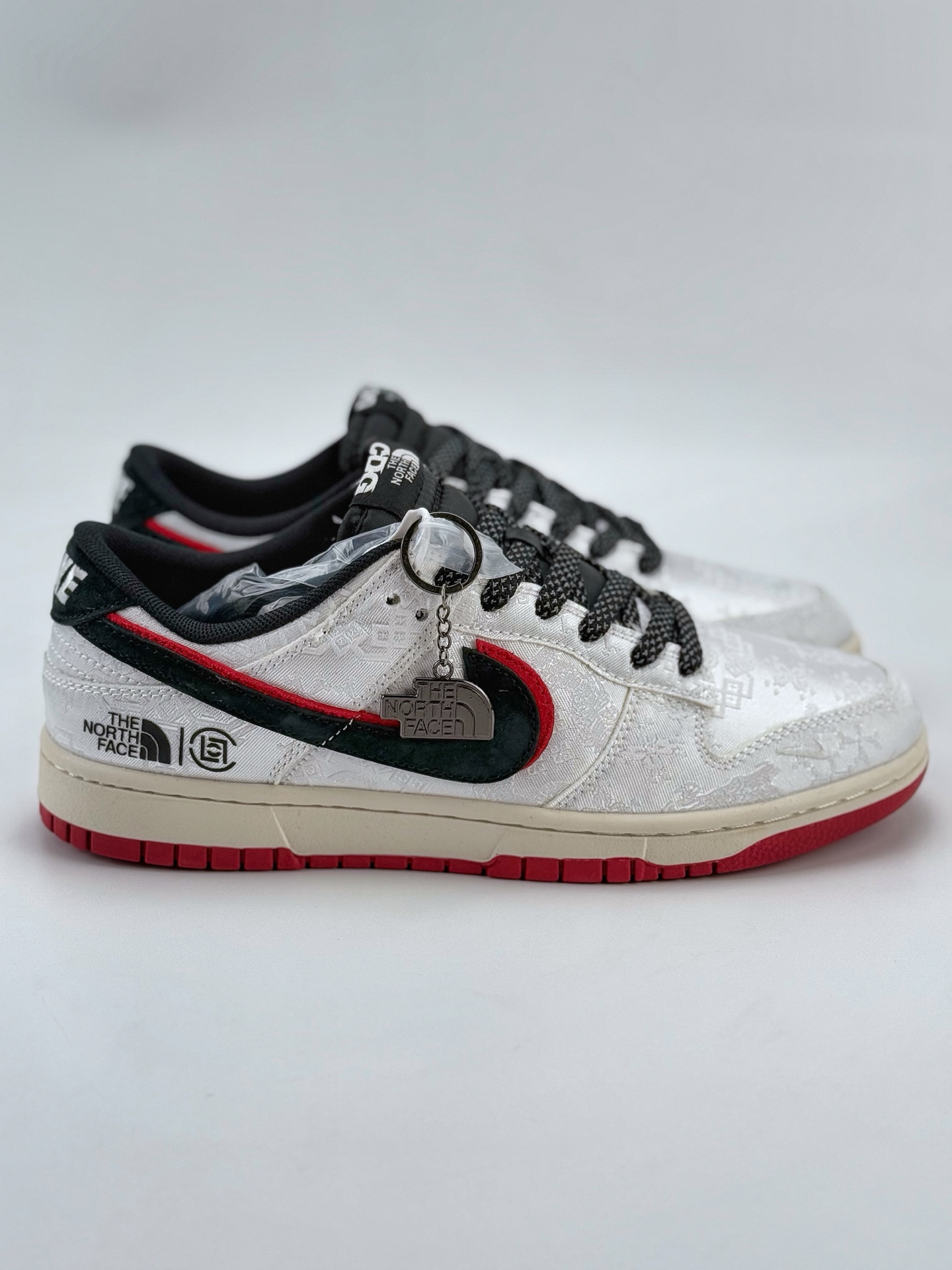 Nike SB Dunk Low x The North Face 丝绸黑红双钩满天星  DM6868-041