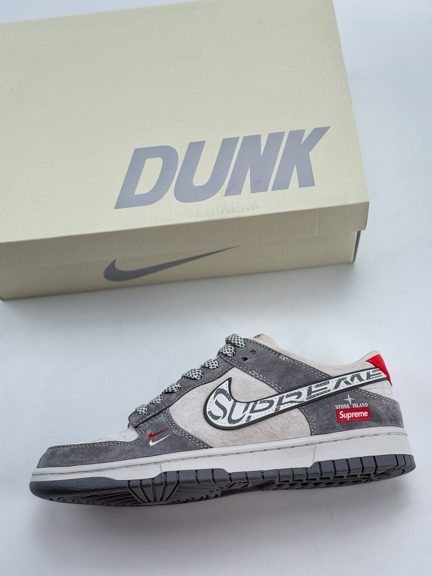 Nike SB Dunk Low x Stone Island x Supreme 灰红双小钩满天星 DJ2024-125