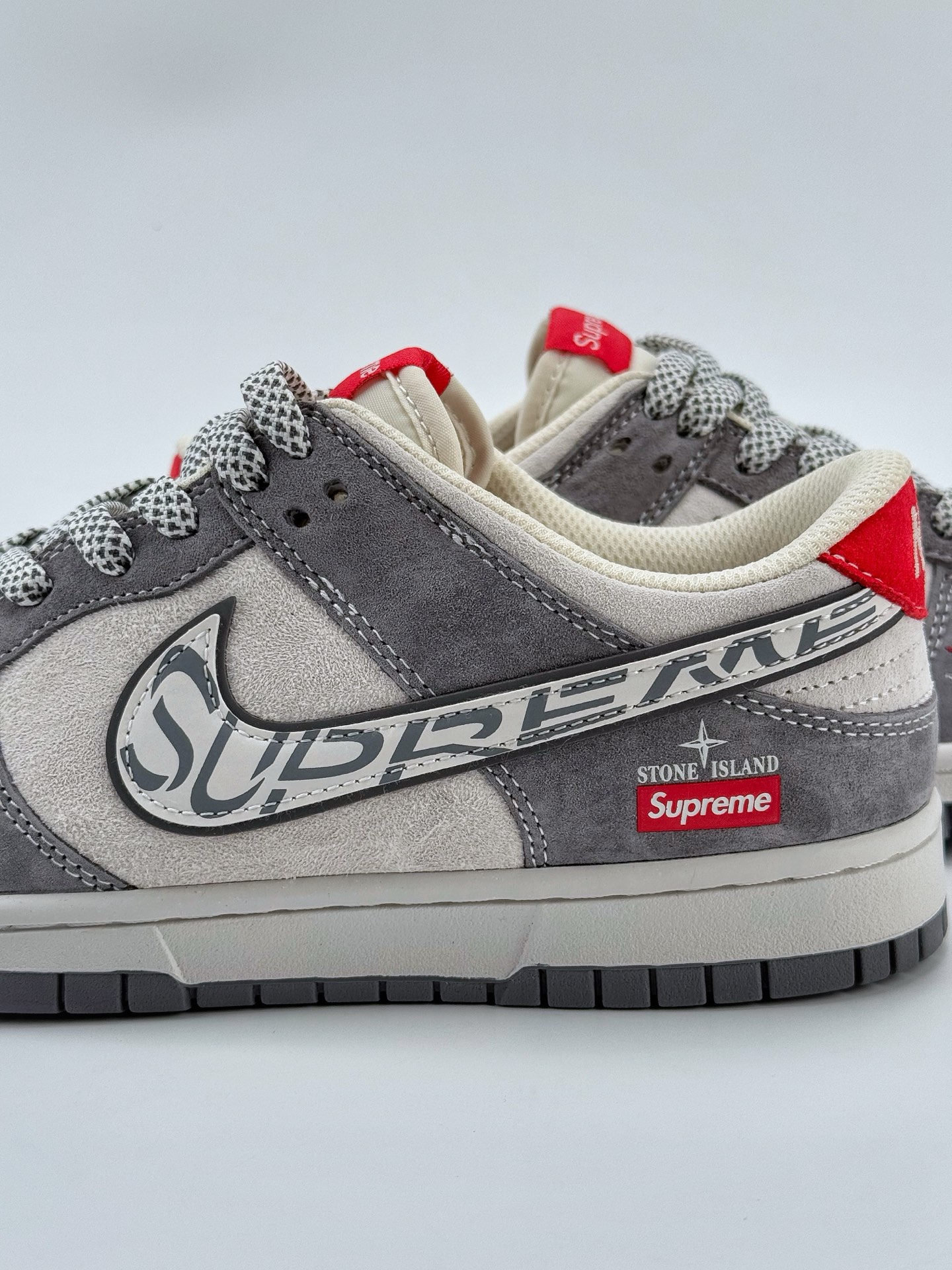 Nike SB Dunk Low x Stone Island x Supreme 灰红双小钩满天星 DJ2024-125