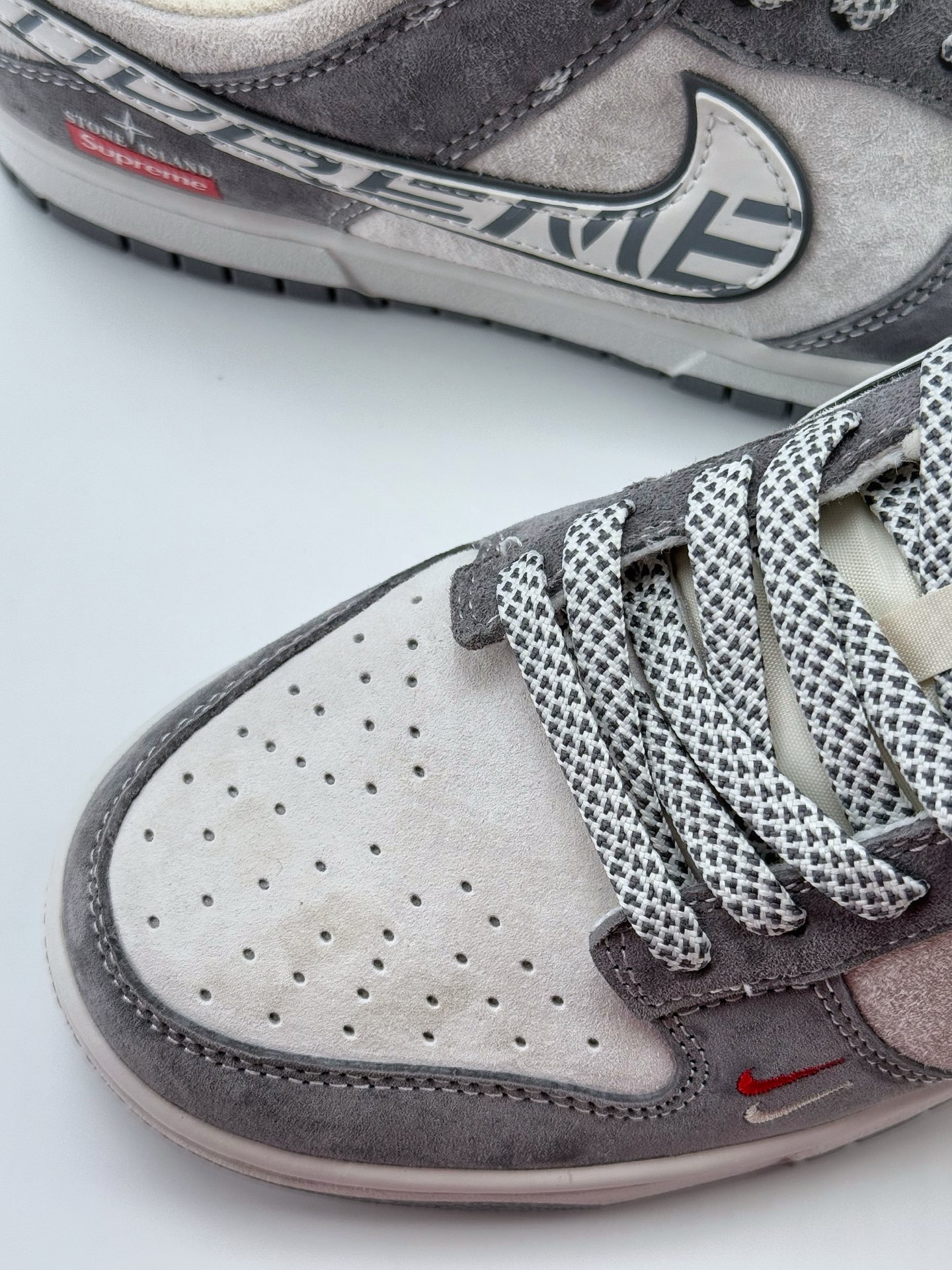 Nike SB Dunk Low x Stone Island x Supreme 灰红双小钩满天星 DJ2024-125