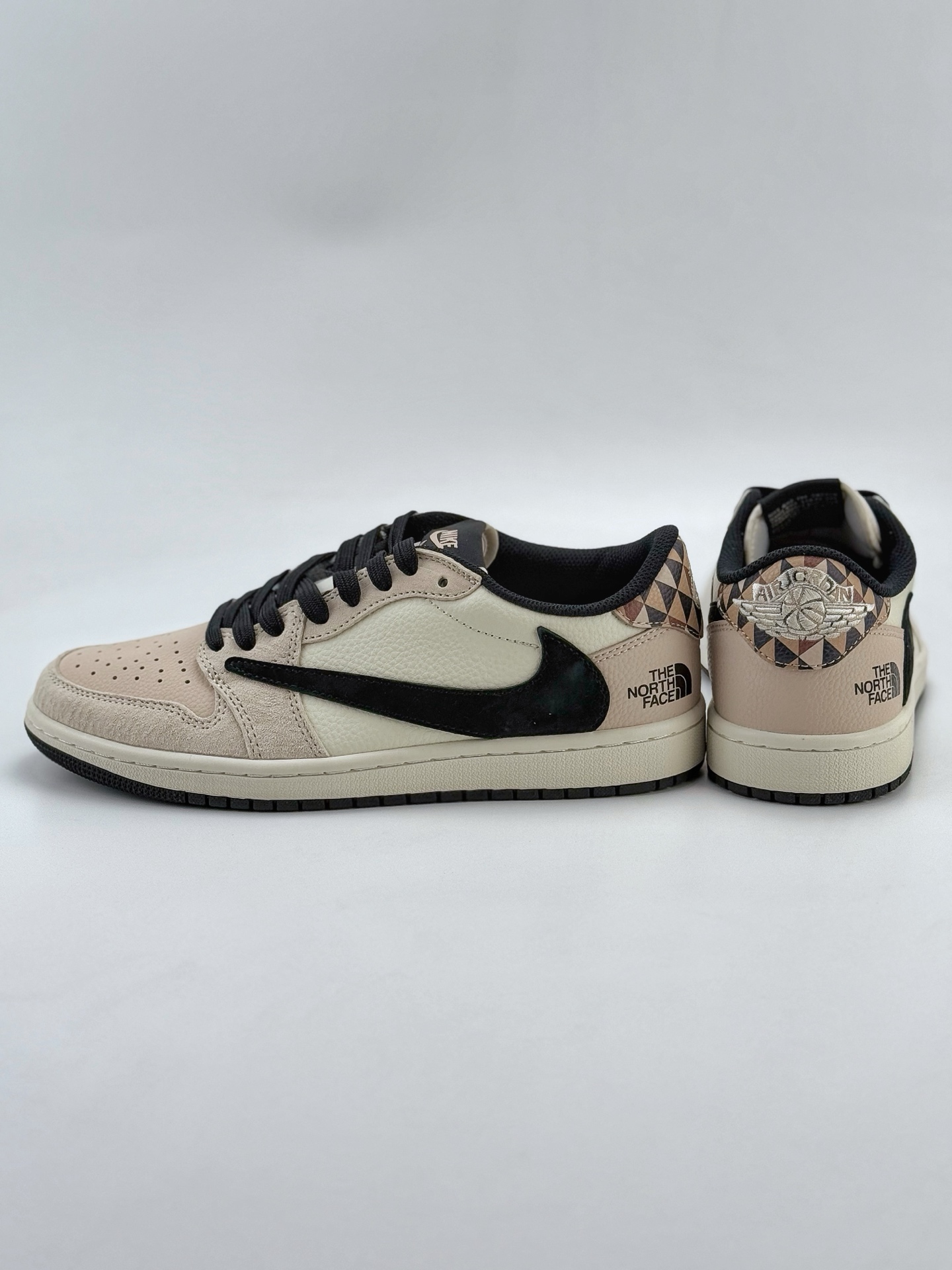 Travis Scott x Nike Air Jordan 1 Low x The North Face Air Jordan 1 Low 反转米黑翻毛倒钩  DM7866-102