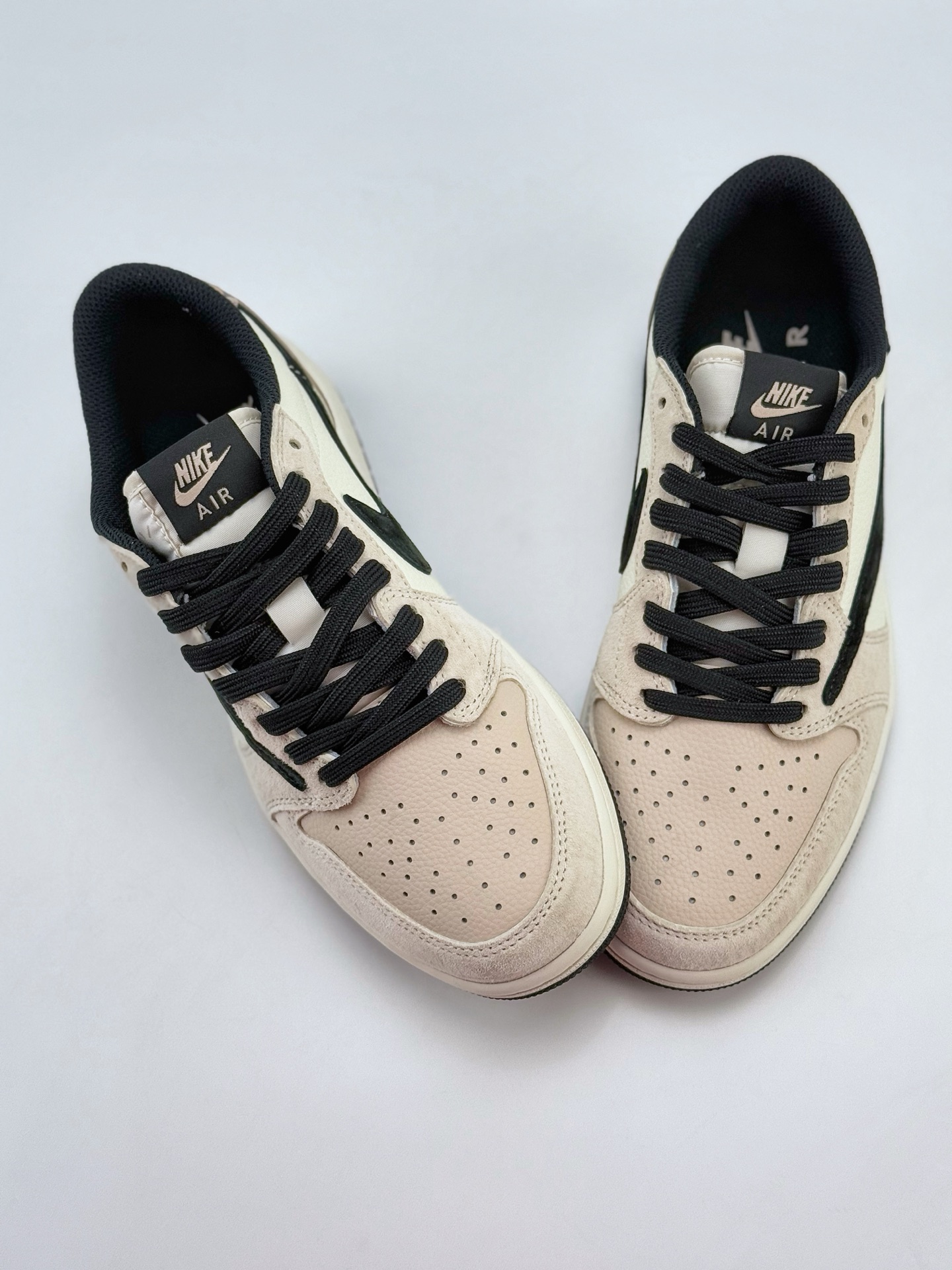 Travis Scott x Nike Air Jordan 1 Low x The North Face Air Jordan 1 Low 反转米黑翻毛倒钩  DM7866-102