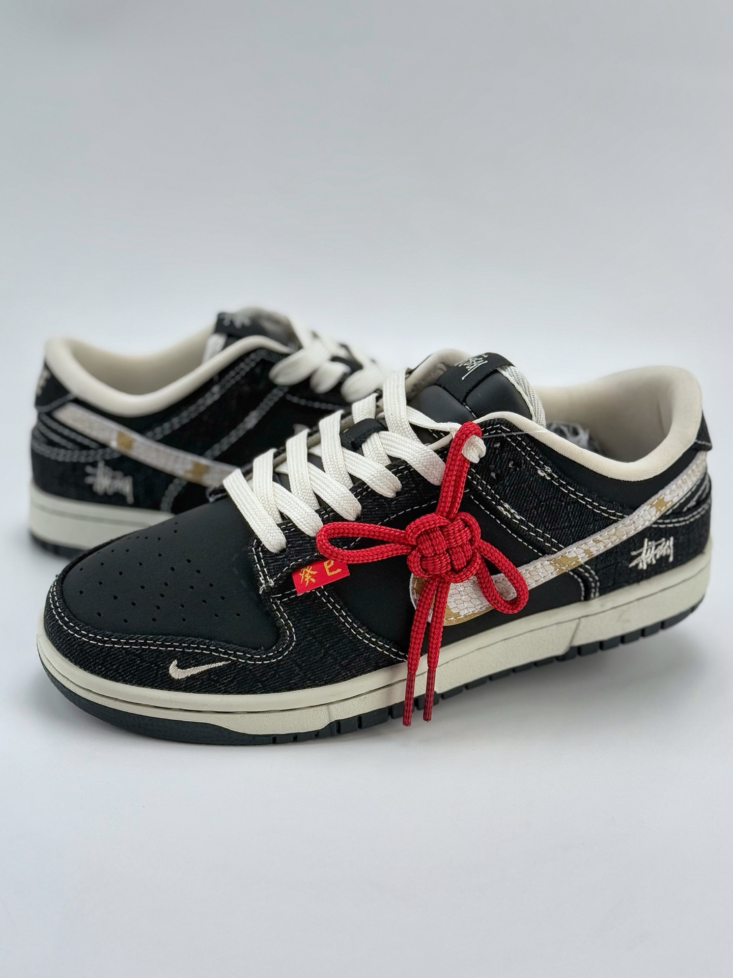 Nike SB Dunk Low x Stussy 蛇年限定 黑白小钩  CH8311-282